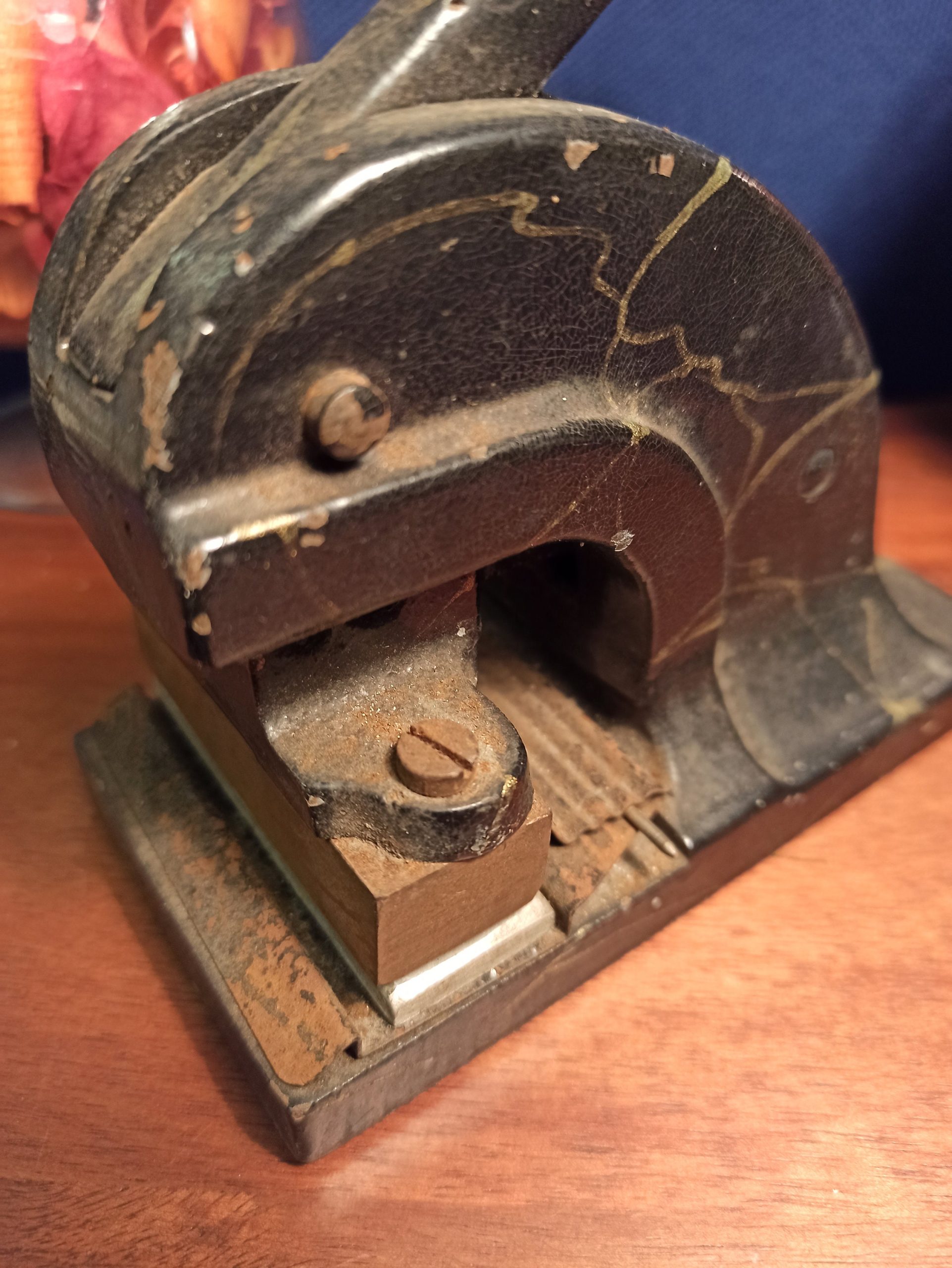 Vintage Seal / Embosser From Holdeness House. Very Good Condition For Age. - Image 9
