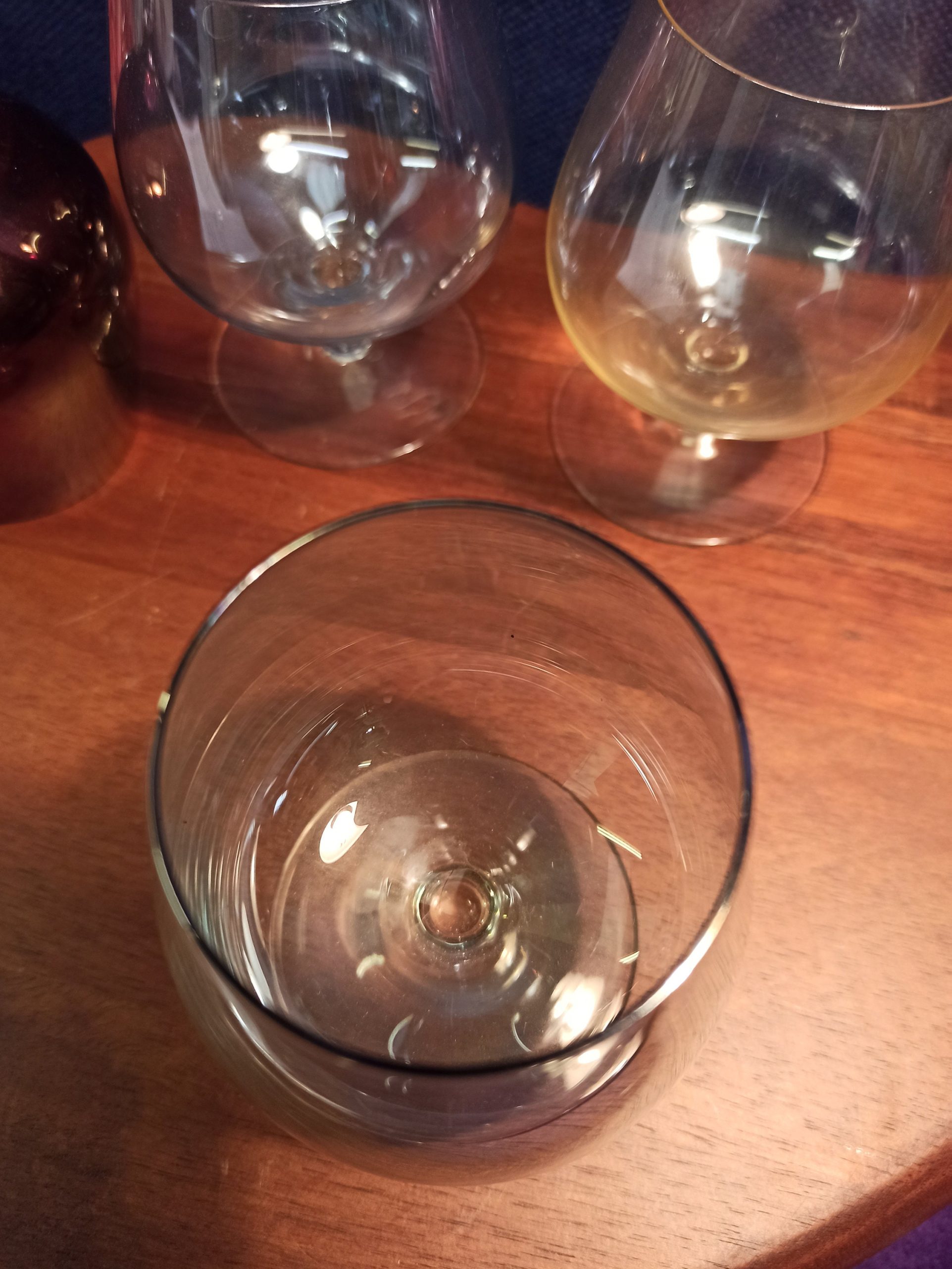 Set of 4 Small Tinted Brandy Glasses. Good Condition. - Image 10