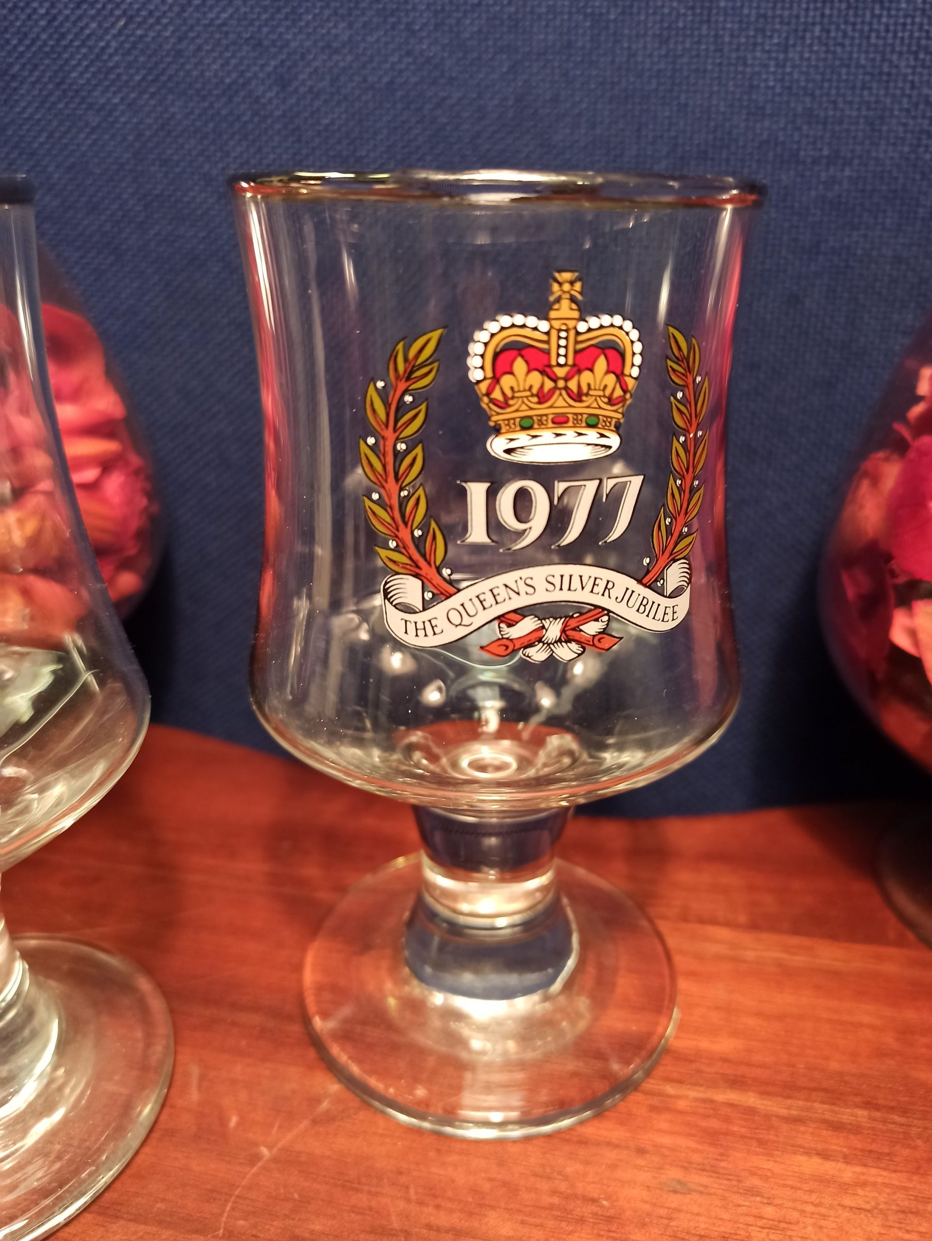 Pair of Silver Jubilee Glasses. (1977). Excellent Condition. - Image 3