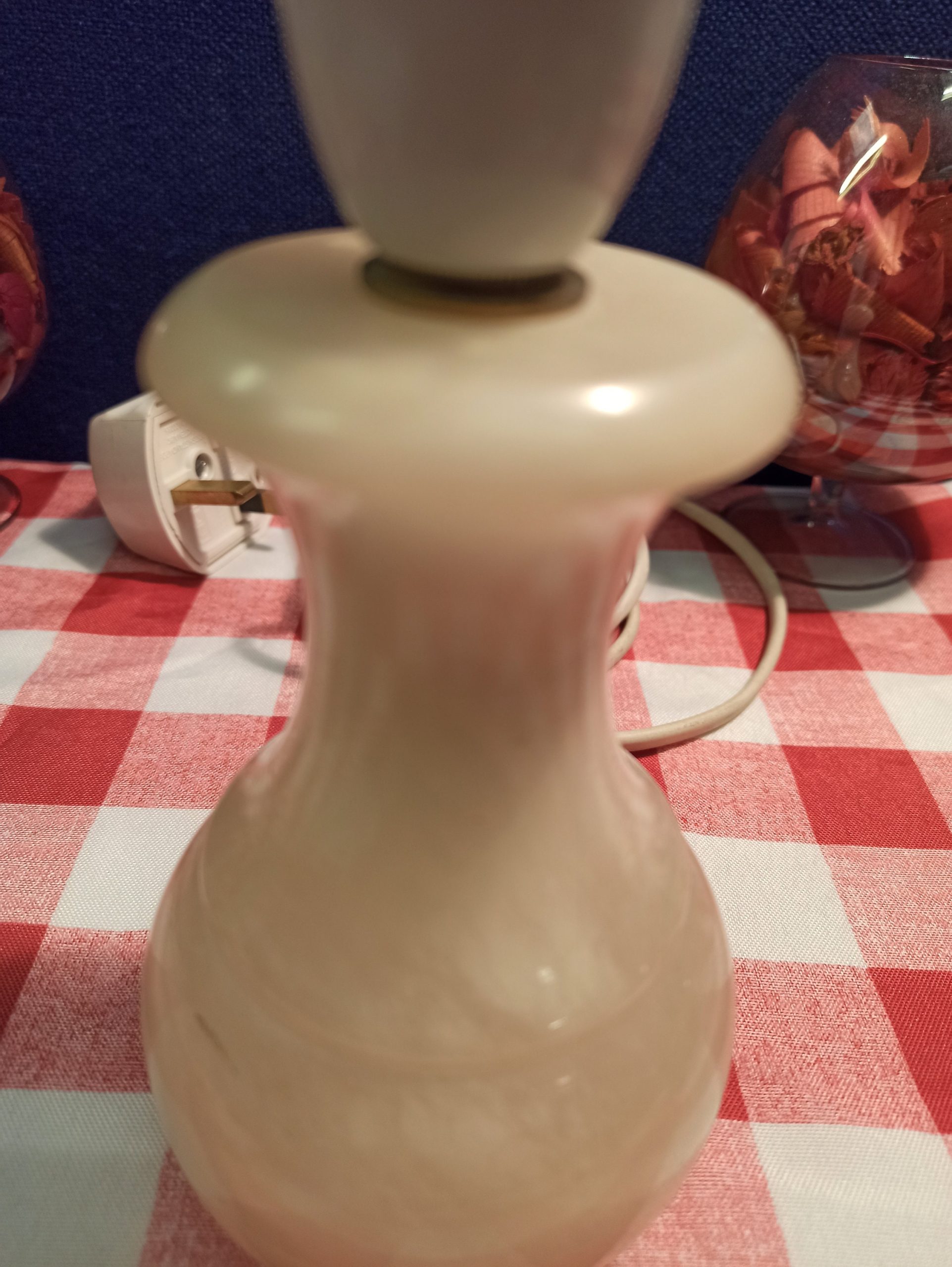 Small Onyx Lamp. Excellent Condition. - Image 9