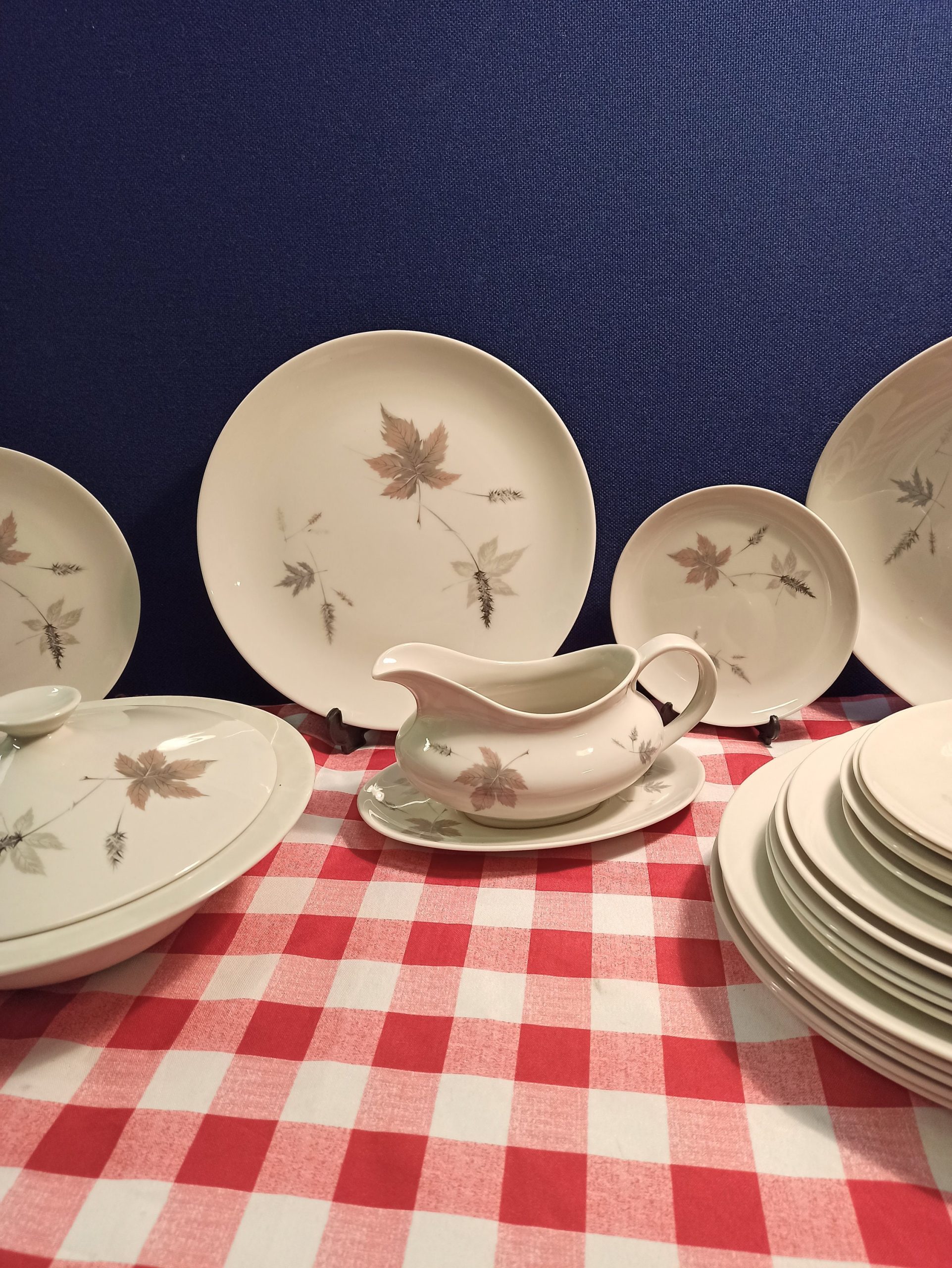 Royal Doulton Dinner Set. Tumbling Leaves. Translucent China. Excellent Condition. - Image 3