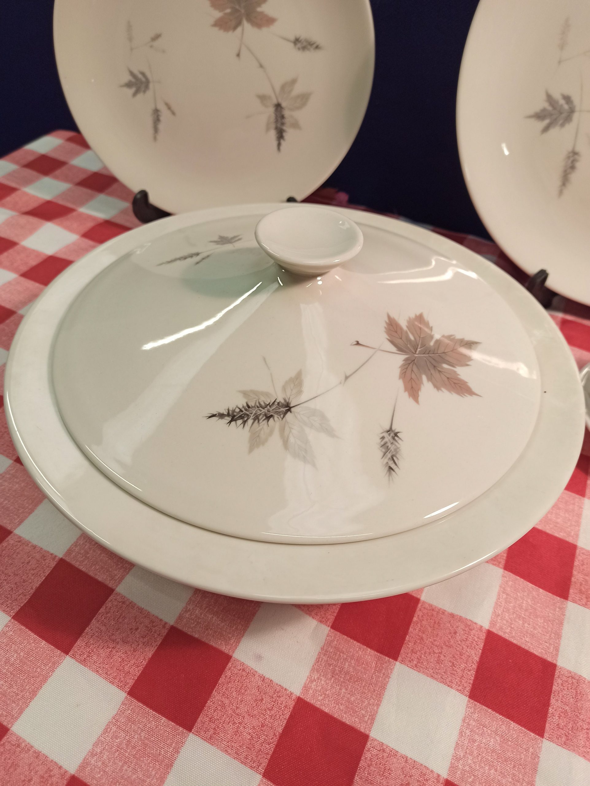 Royal Doulton Dinner Set. Tumbling Leaves. Translucent China. Excellent Condition. - Image 5