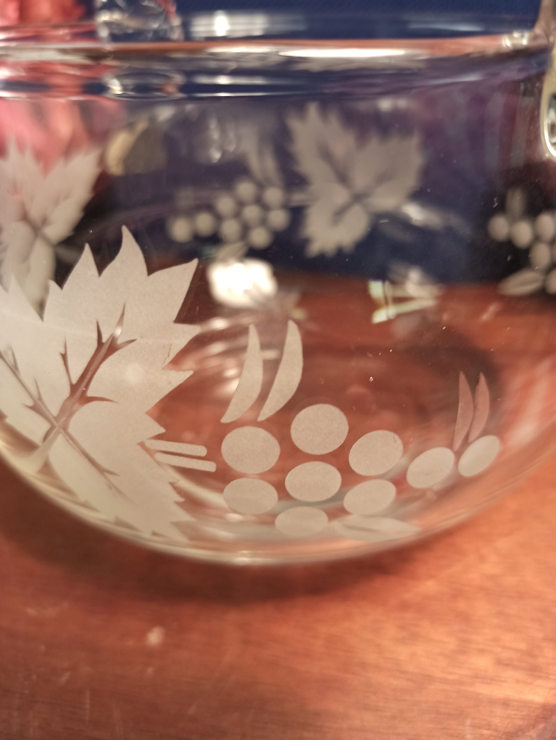Glass Fruit Basket with Handle. Leaf Design. Excellent Condition. - Image 8