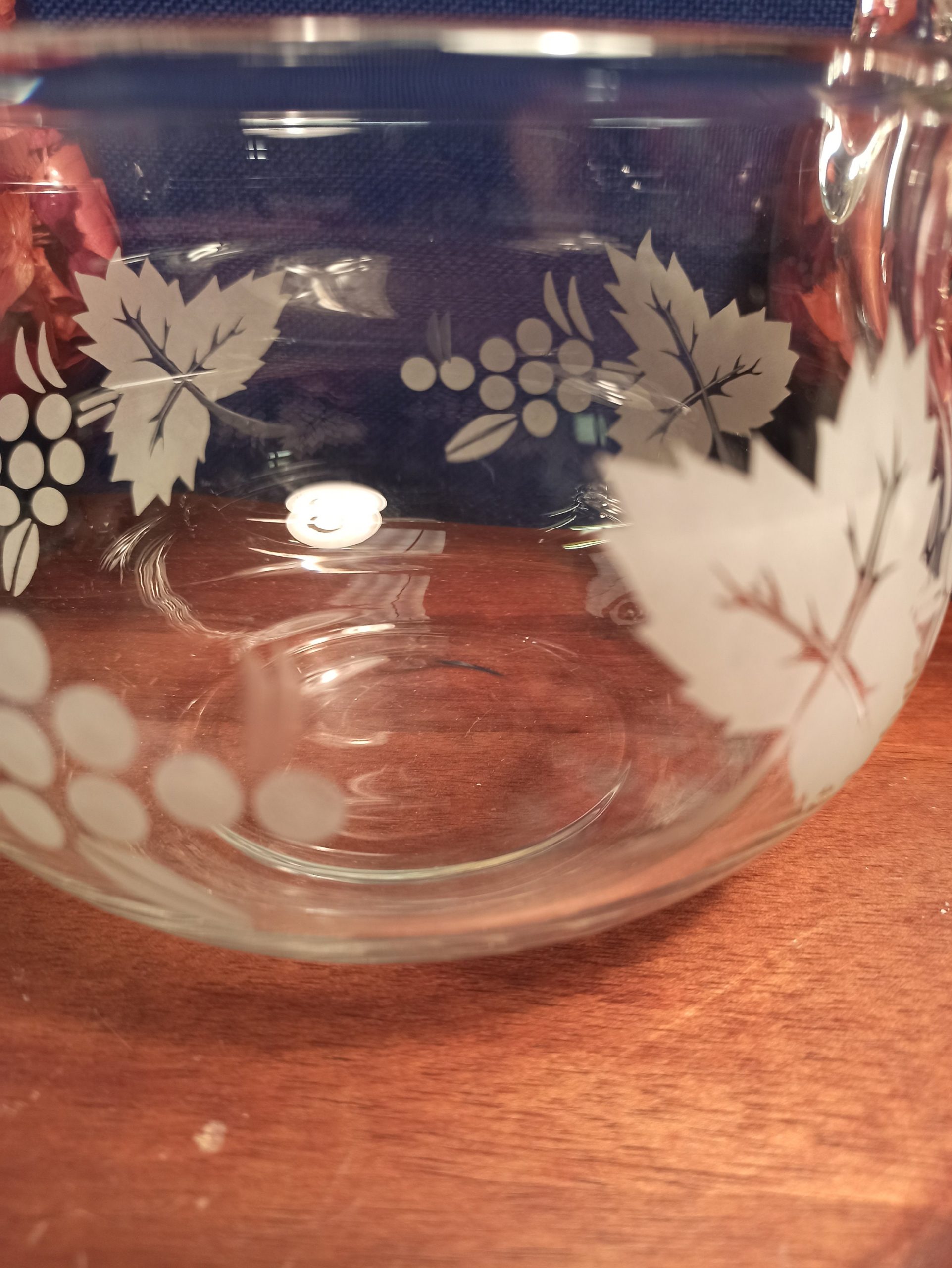 Glass Fruit Basket with Handle. Leaf Design. Excellent Condition. - Image 6