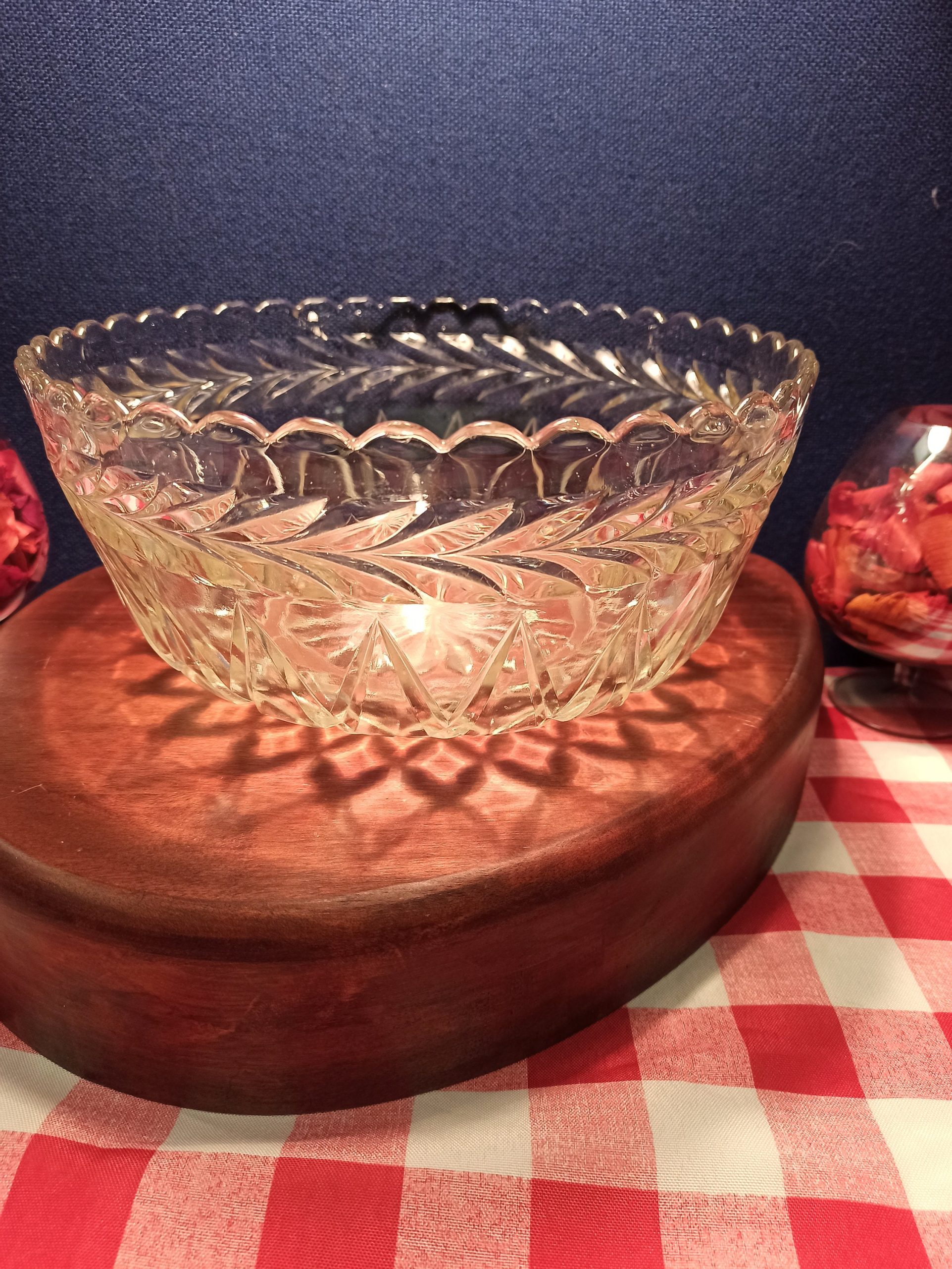 Very Large Glass Fruit Bowl. Good Condition. - Image 4