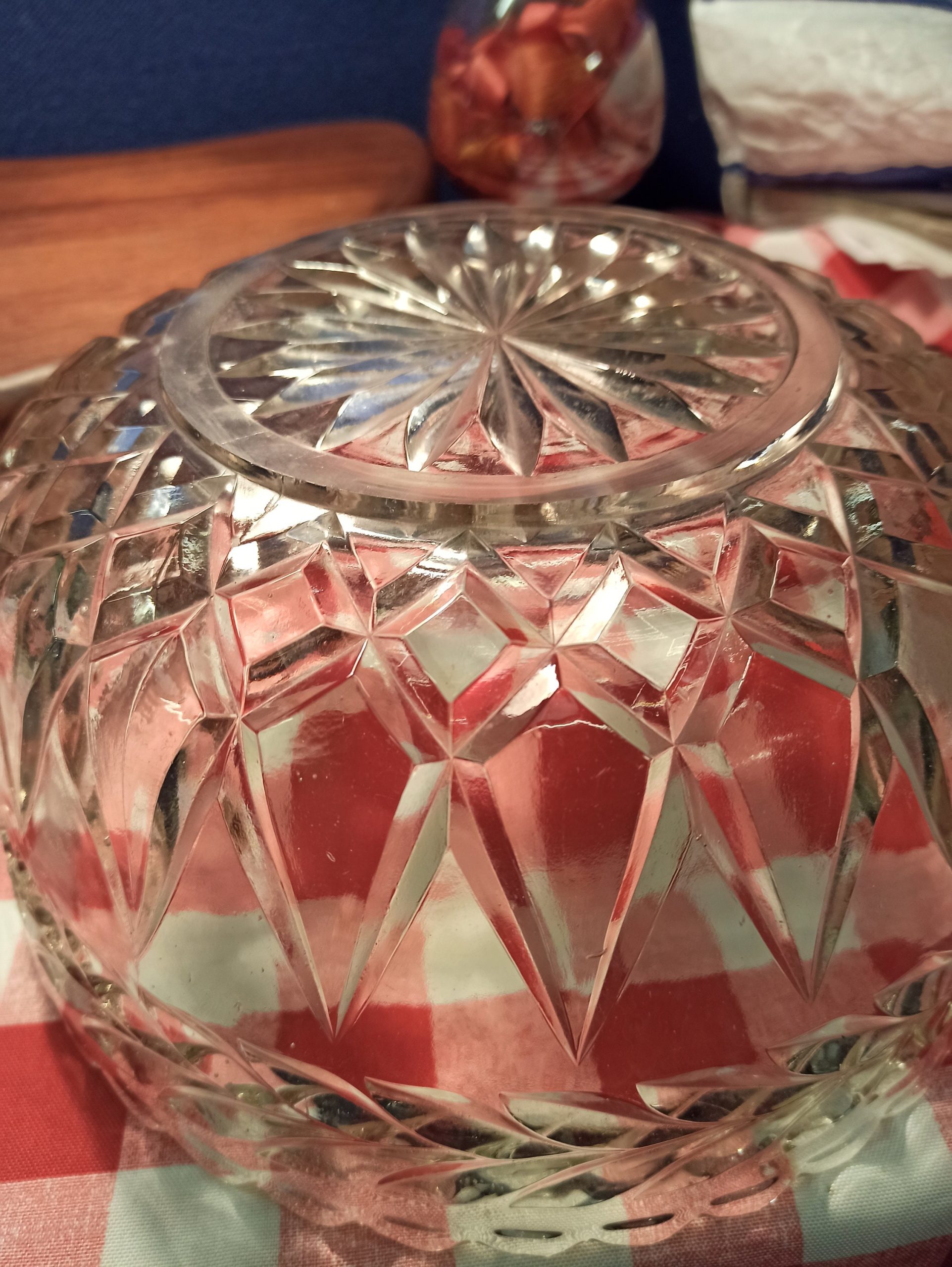 Very Large Glass Fruit Bowl. Good Condition. - Image 6