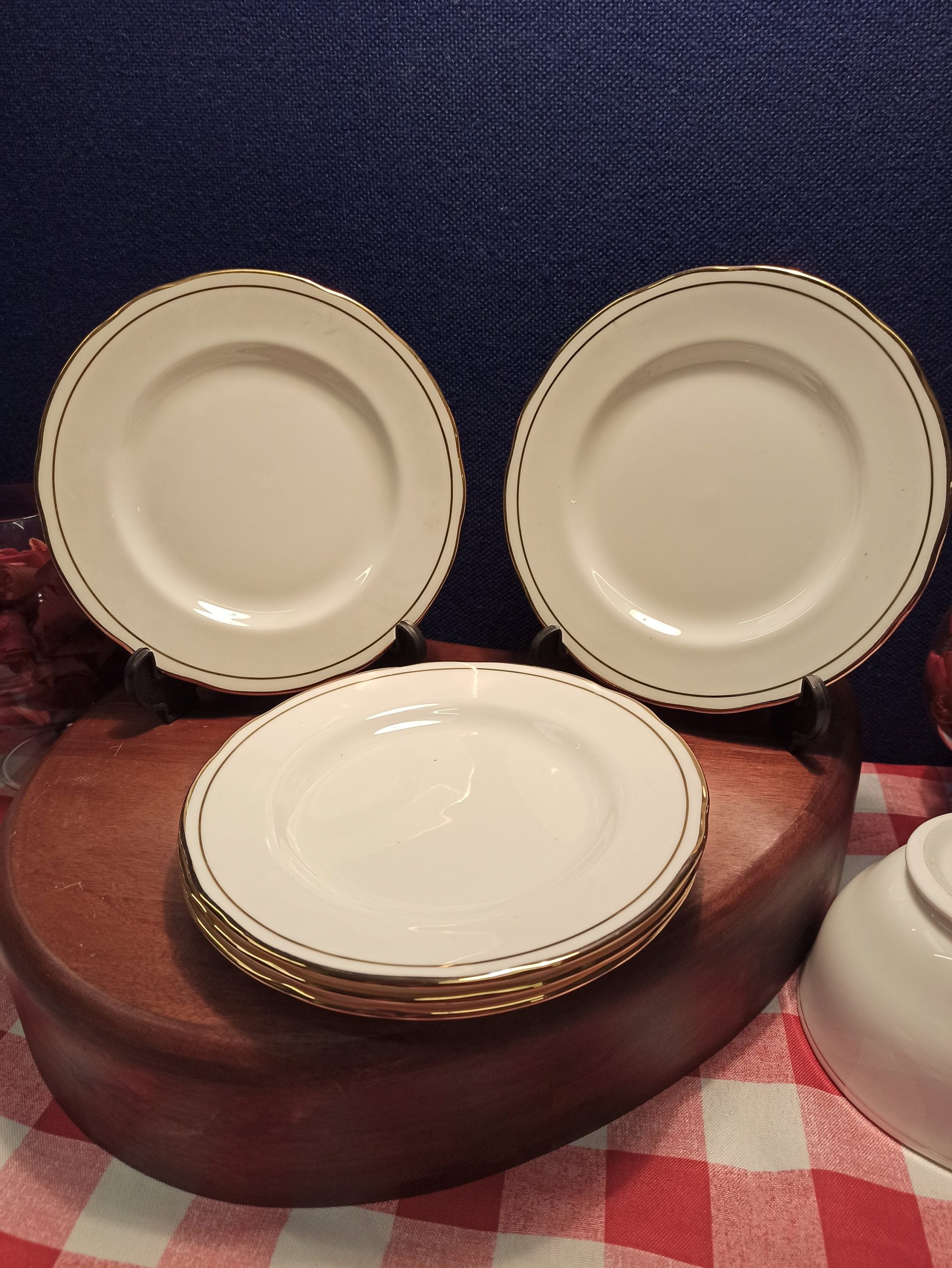 Duchess Ascot Bone China - 6 Side Plates and Sugar Bowl. Very Good Condition. - Image 7