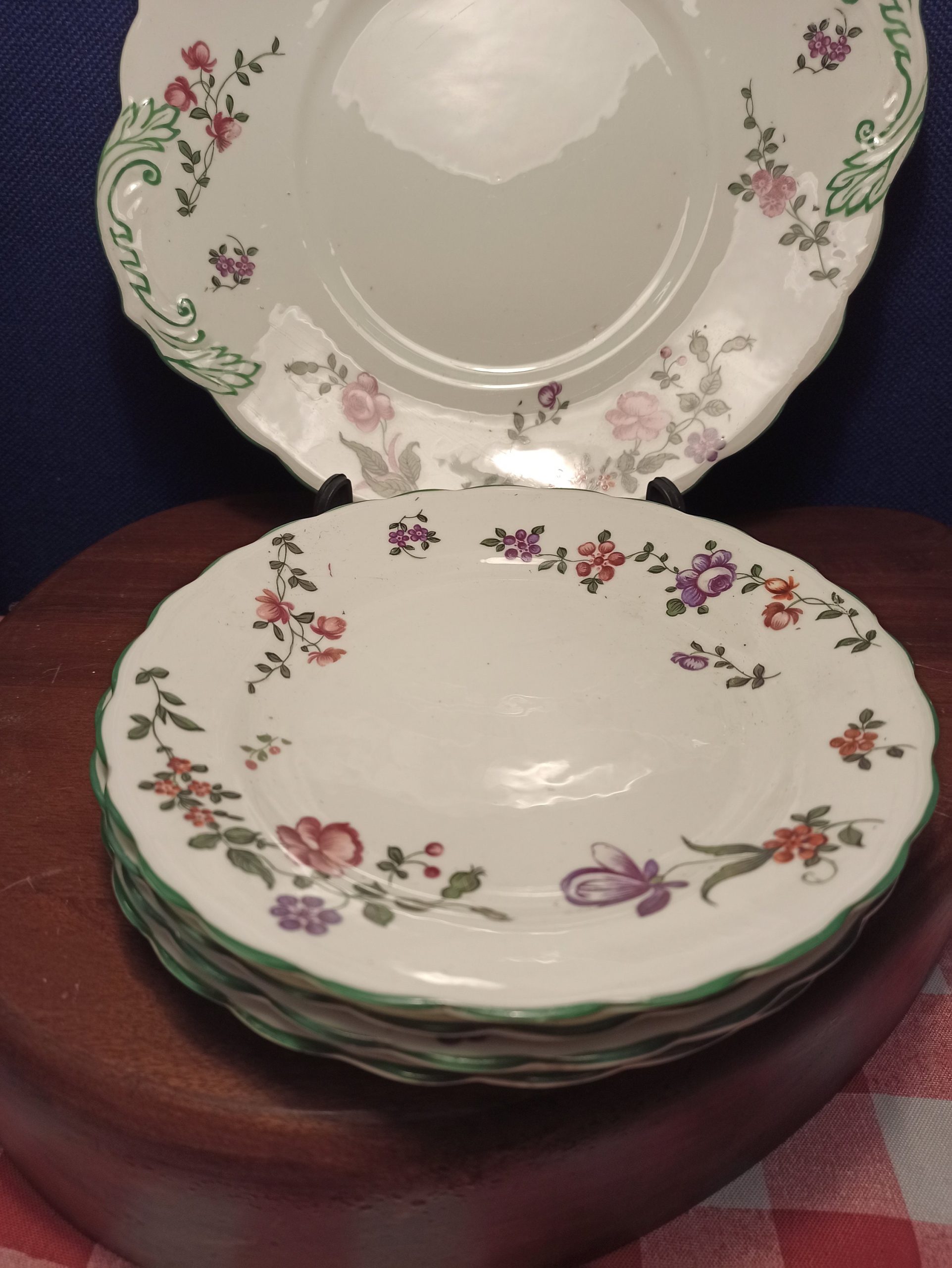 Atlas China 5 Piece Set. 4 Plates and Sandwich / Cake Plate. Good Condition. c1940s. - Image 3