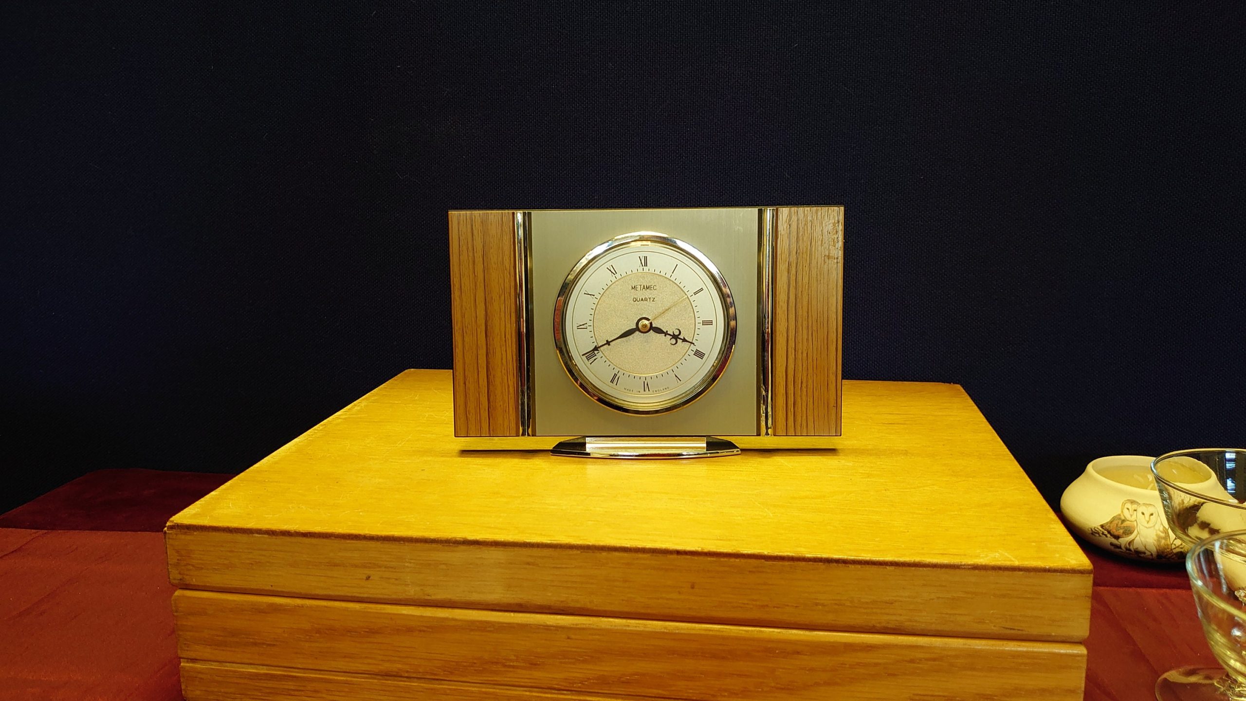 Metamec 1960s Quartz Clock. Roman Numerals. 20.5cm wide - Fully Working - Excellent Condition - Battery Operated - Image 3