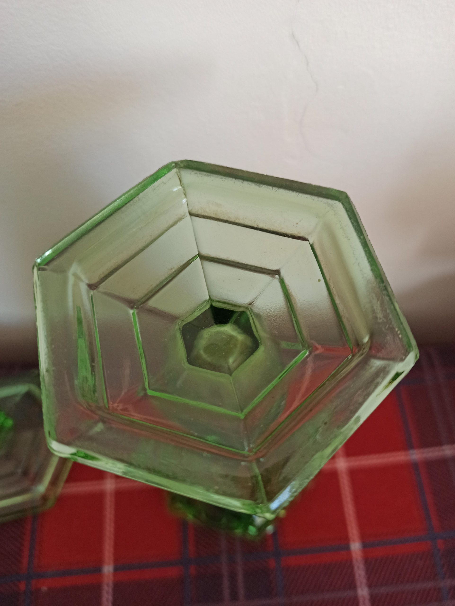 A Pair of Green Art Deco Style Vases. Chevron Pattern Design. Excellent Condition. - Image 10
