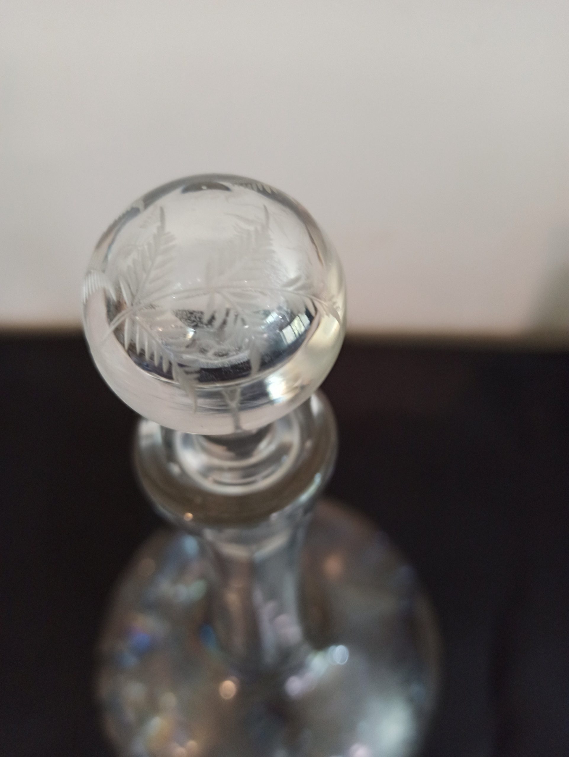 Victorian Flat Bottomed Etched Decanter. Very Good Condition. - Image 4