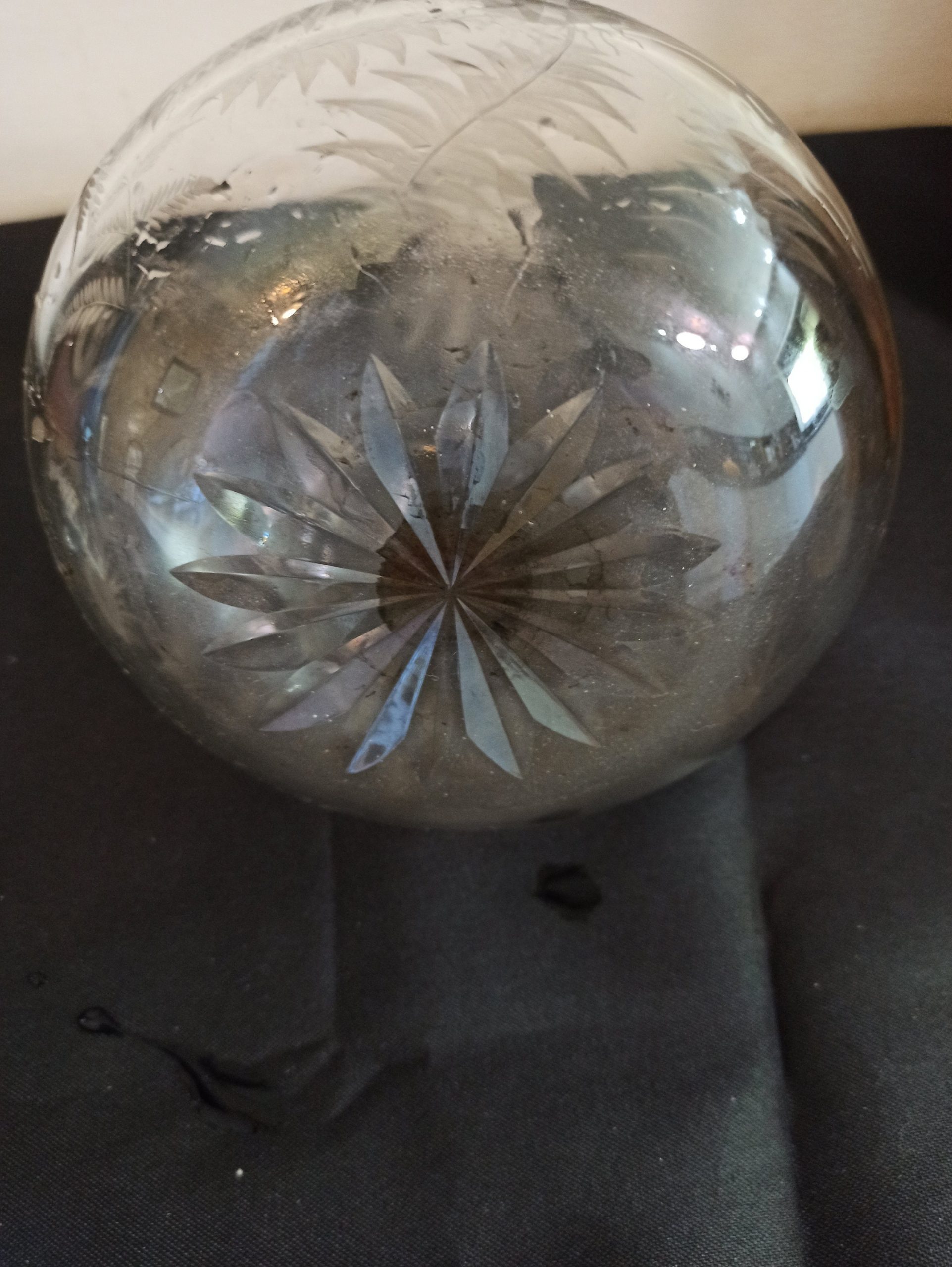 Victorian Flat Bottomed Etched Decanter. Very Good Condition. - Image 8