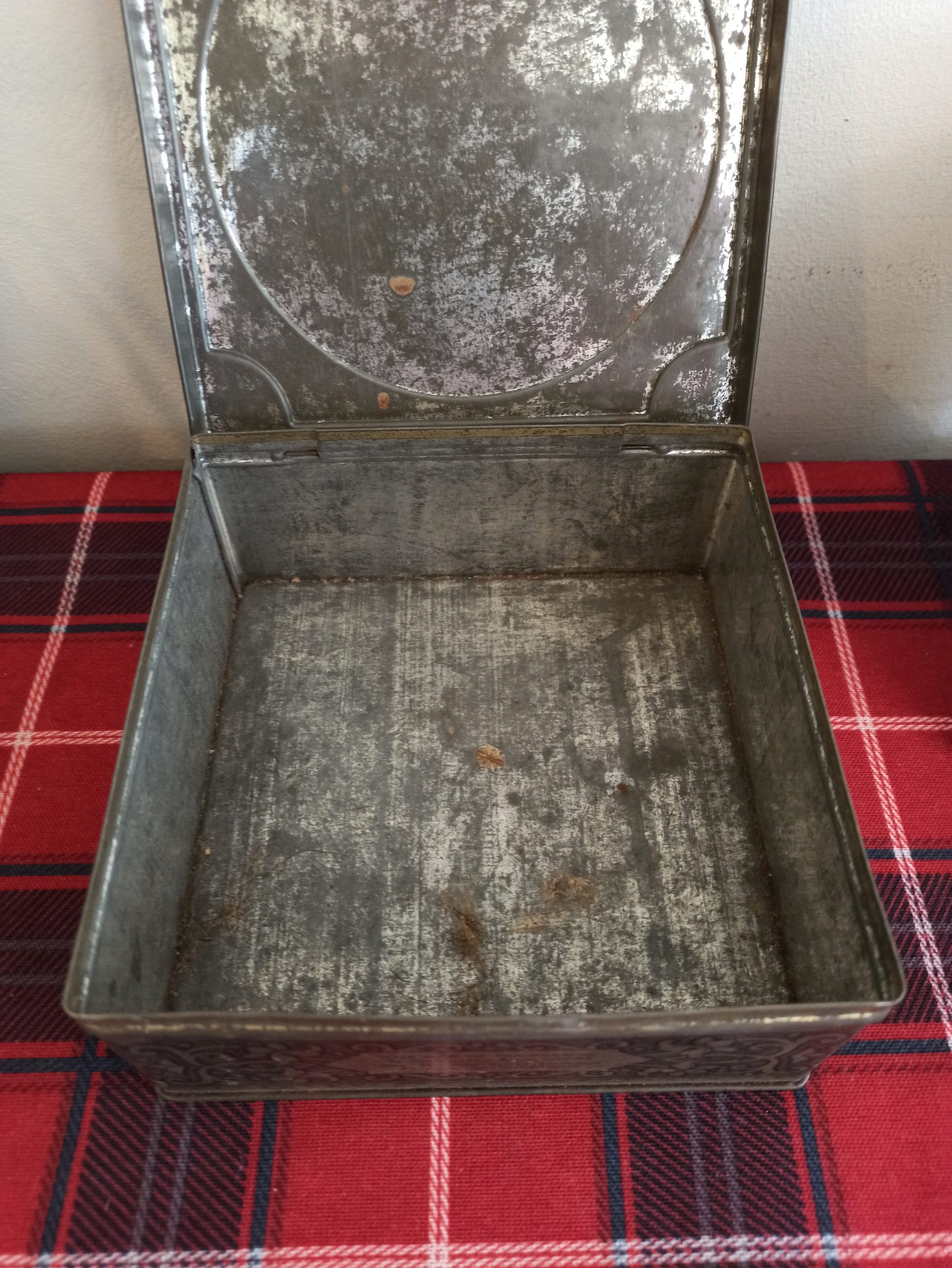Vintage Thornes Toffee Tin. 'The Age of Innocence'. - Image 7