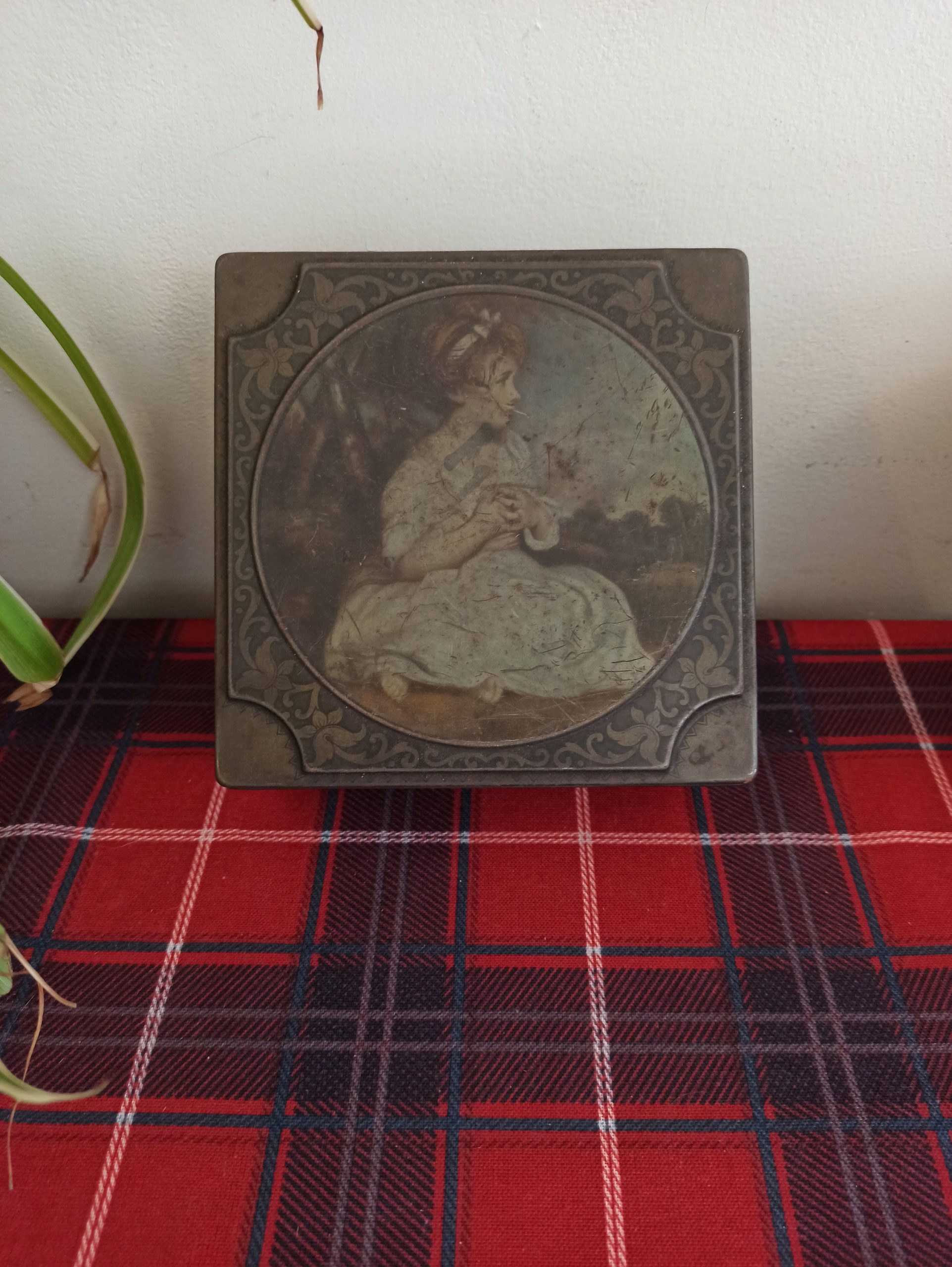Vintage Thornes Toffee Tin. 'The Age of Innocence'.