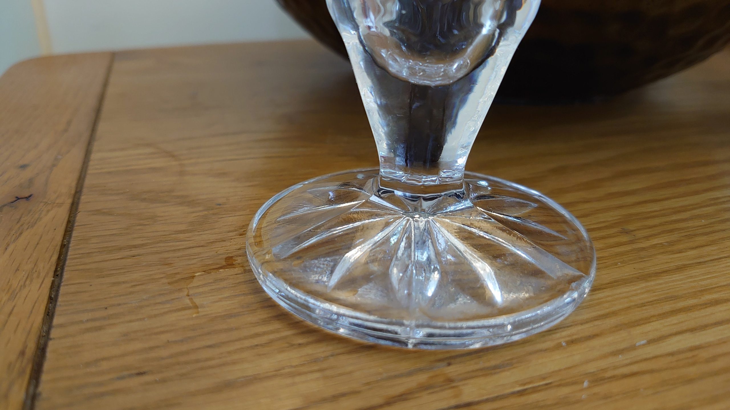 Retro Vintage Cut Glass Posy Vase with Spiral Effect or Catherine Wheel Effect Pattern - Very Good Condition - 20.5cm tall - Image 6