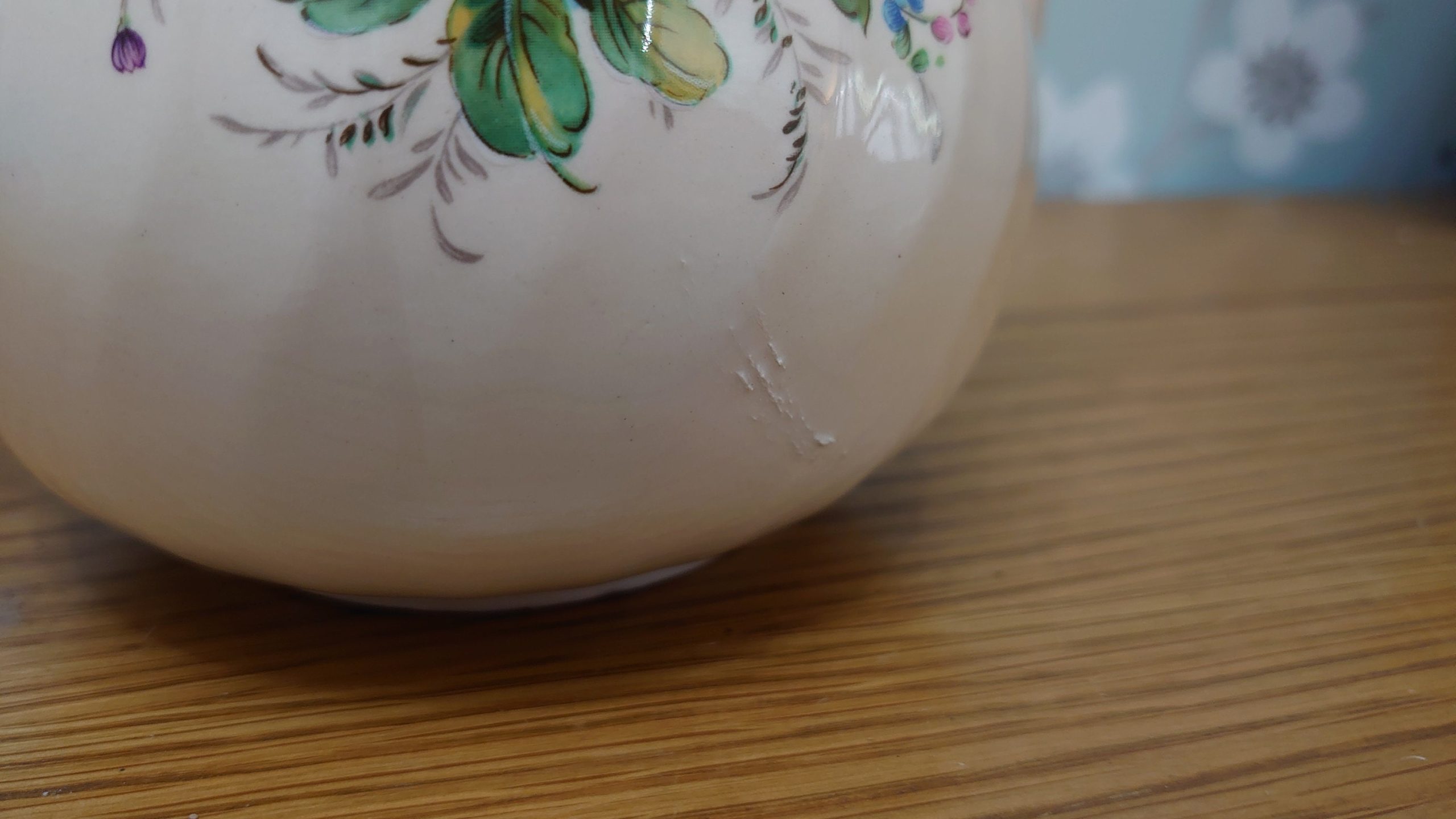 Large Vintage Decorative Floral Teapot - Scalloped/Waved Ceramic Pattern - 22.5cm tall - Good Condition - Image 7