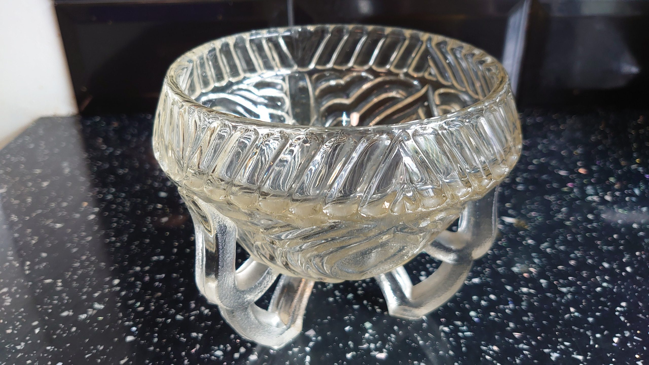 Medium-Sized Heavy Tripod Glass Nut or Pot Pourri Bowl - 1950s - Very Good Condition! Retro Glassware - Image 5