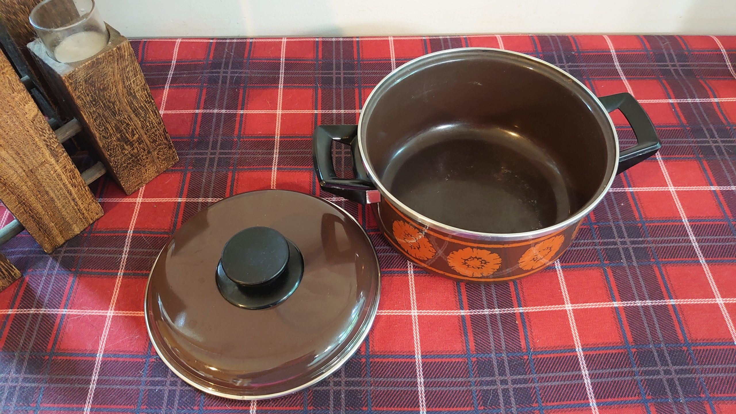 Retro 1970s Casserole Pot or Two Handled Saucepan - Good Condition - Vintage Kitchenware - Image 4