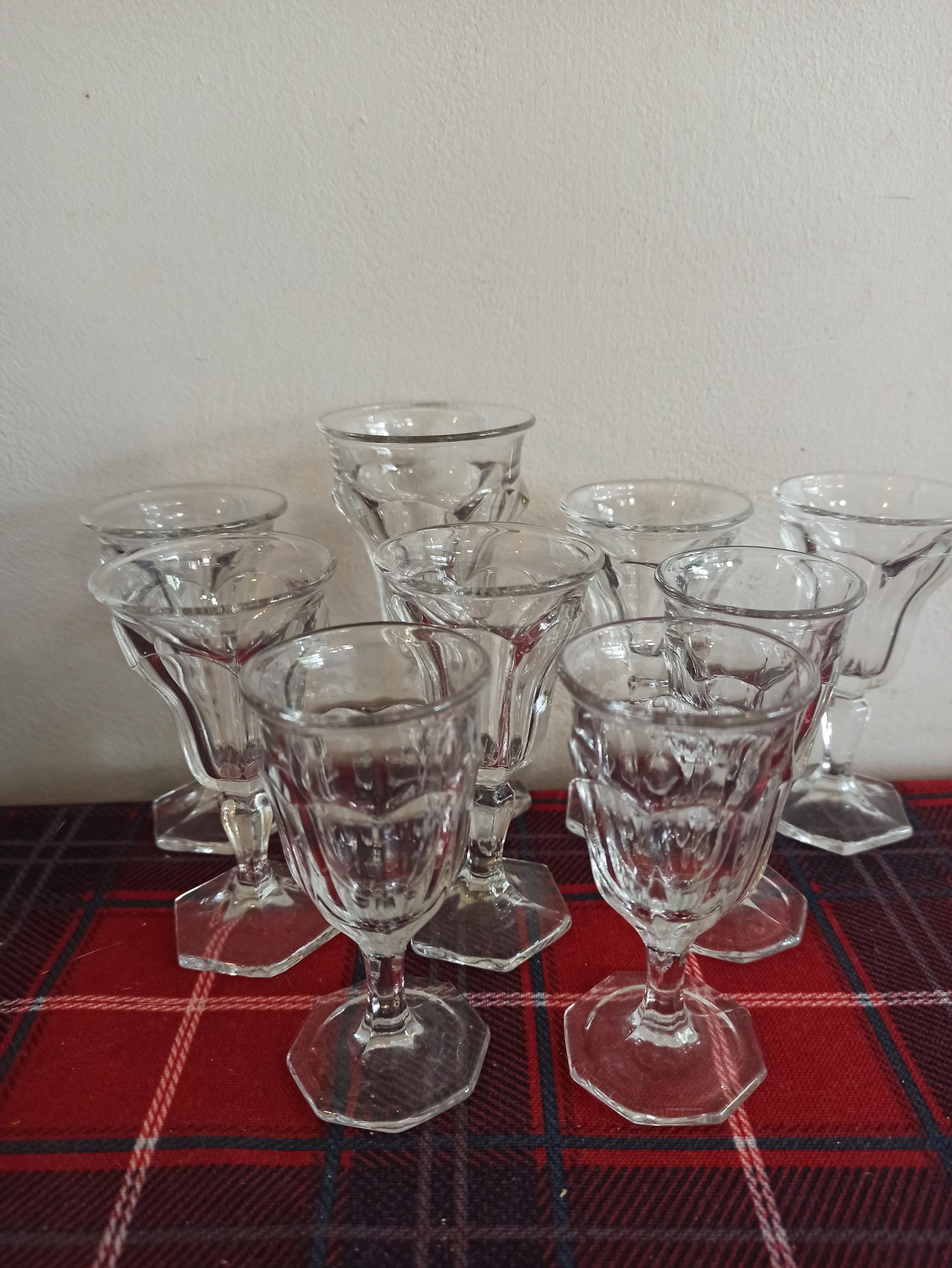 A Selection of 9 Sherry / Liqueur Glasses. - Image 2