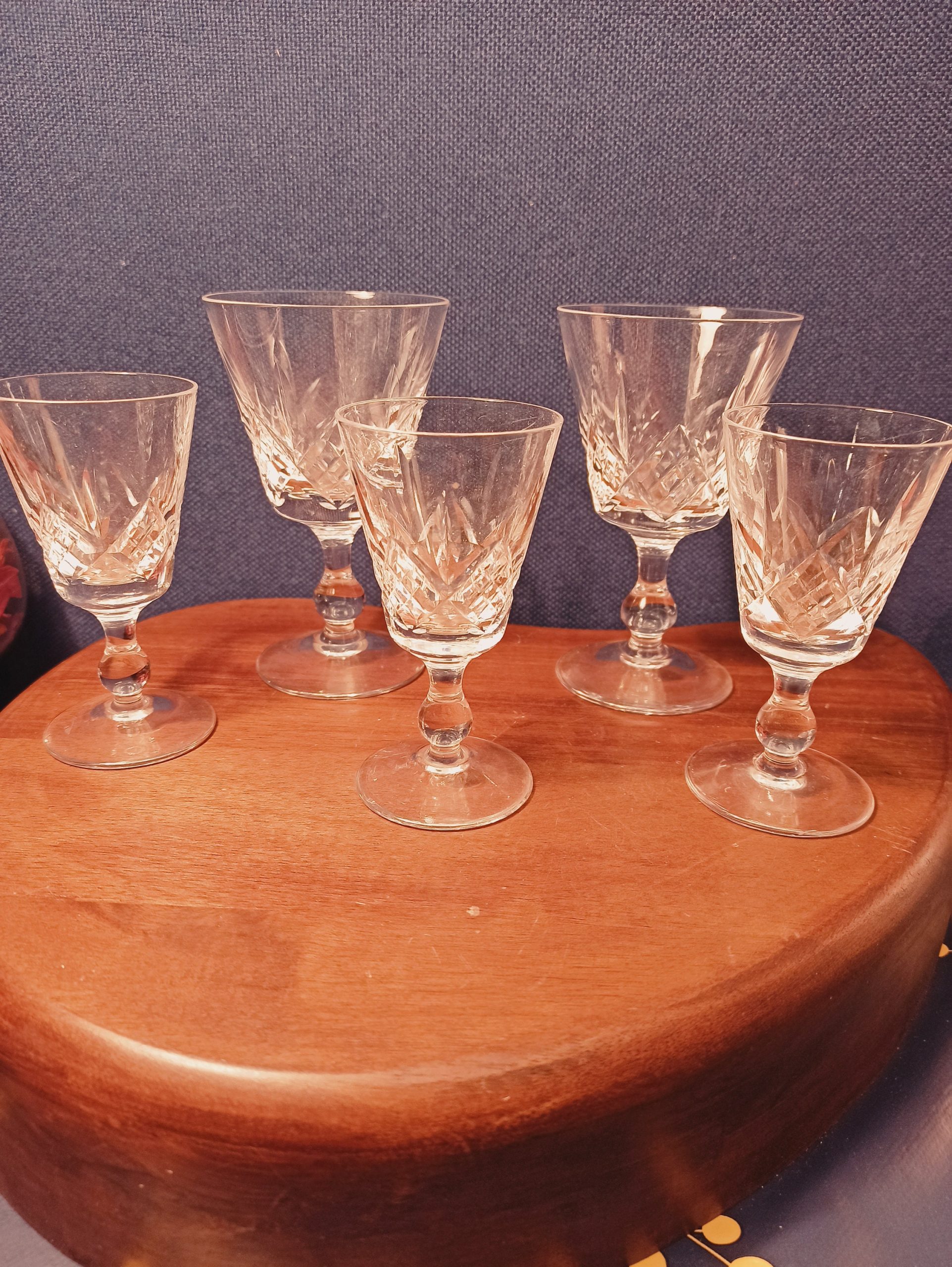 Vintage collection of 3 Sherry and 2 Port Glasses. Very Good Condition. - Image 3