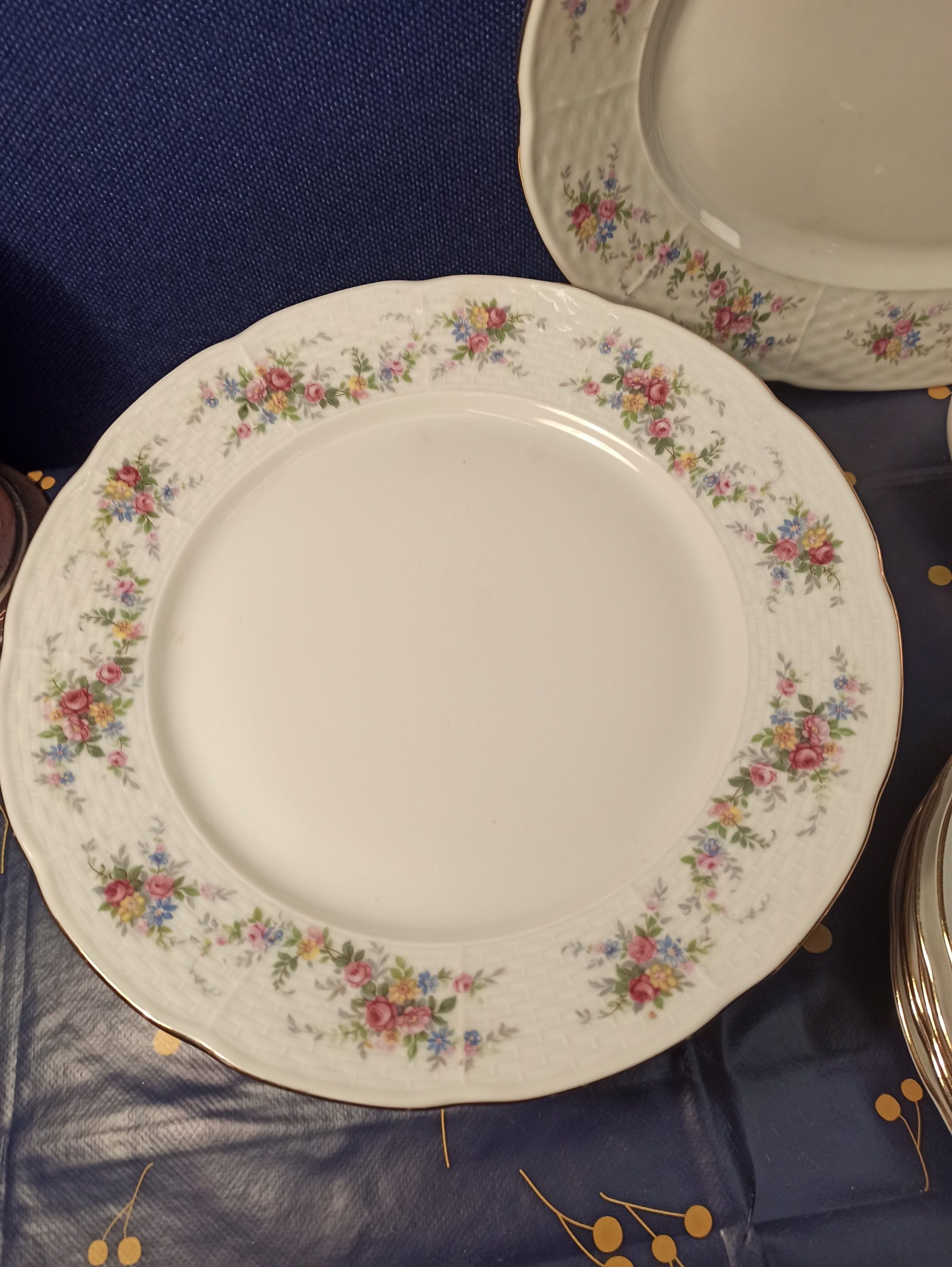 Vintage Thun Floral Dinner Set. Very Good Condition. - Image 2
