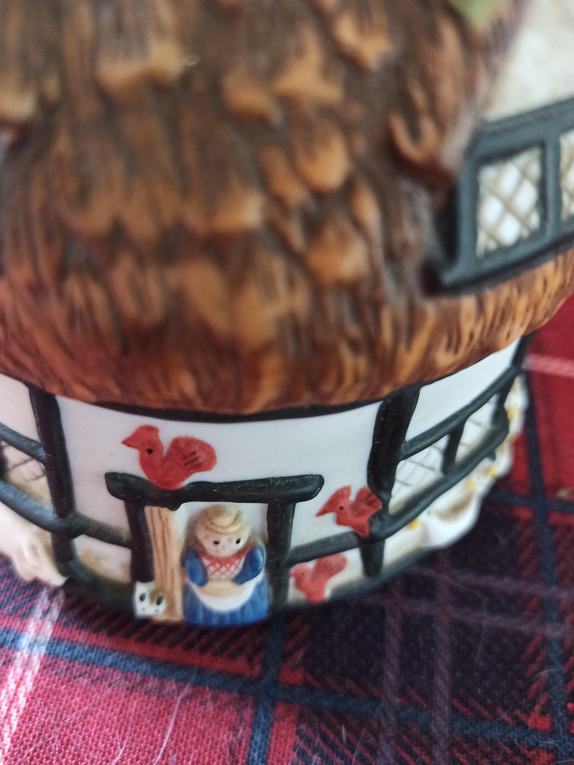 Vintage Fine China Novelty Teapot. Cottages, Christopher Wren. Made by Staffordshire Tableware, England. Very Good Condition. - Image 3