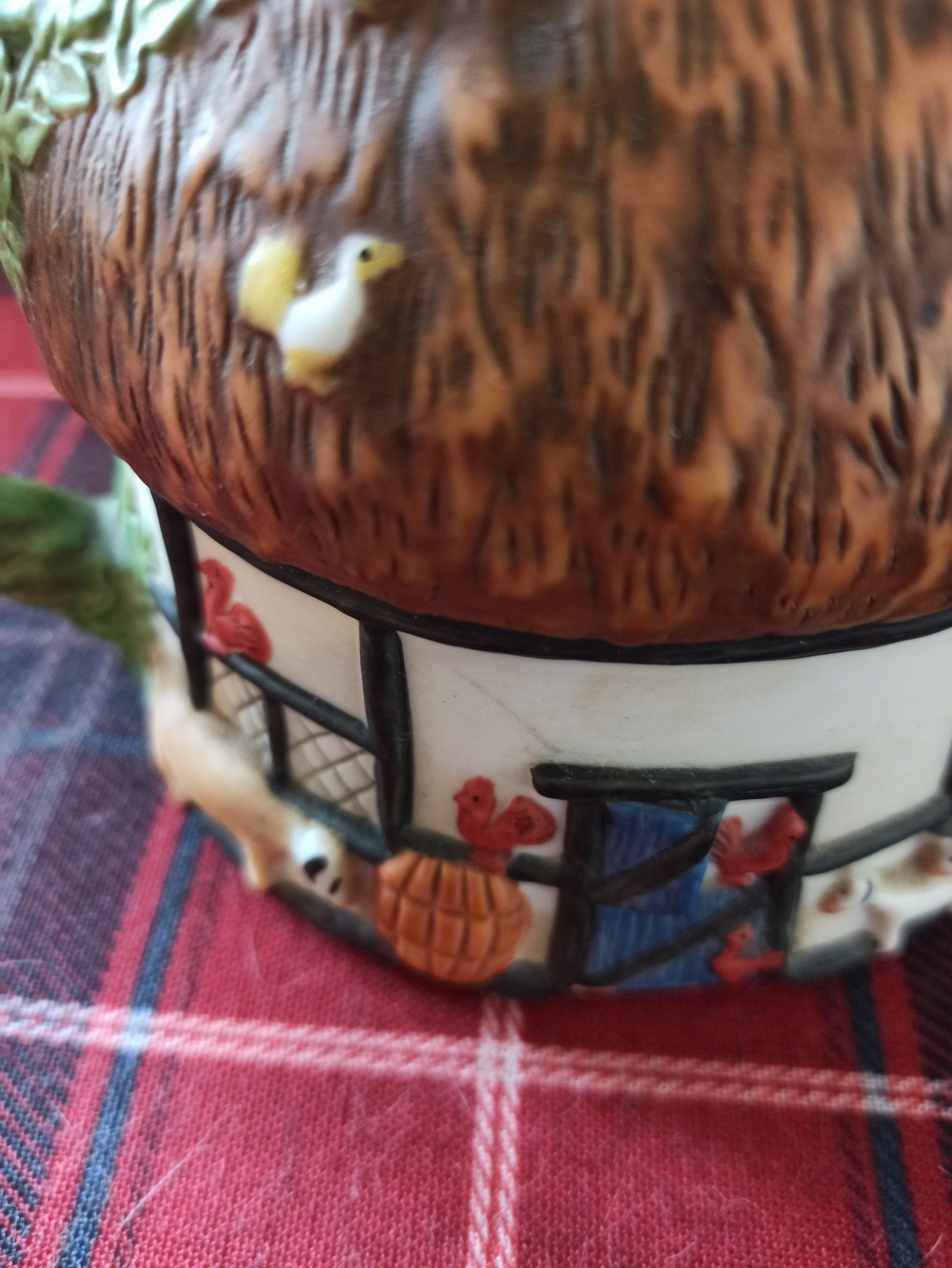Vintage Fine China Novelty Teapot. Cottages, Christopher Wren. Made by Staffordshire Tableware, England. Very Good Condition. - Image 5