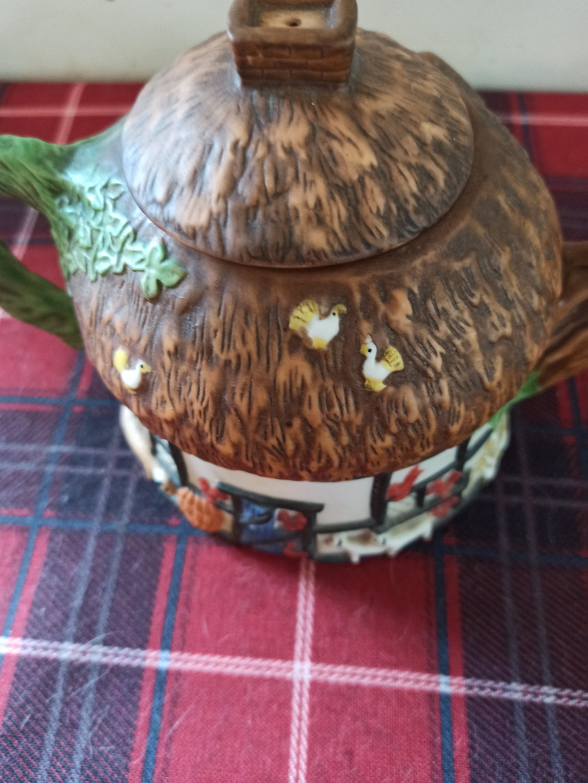 Vintage Fine China Novelty Teapot. Cottages, Christopher Wren. Made by Staffordshire Tableware, England. Very Good Condition. - Image 7