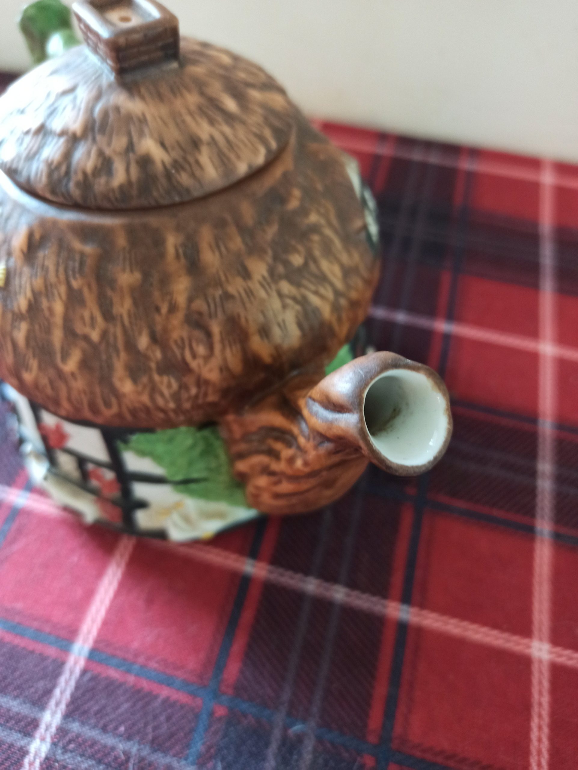 Vintage Fine China Novelty Teapot. Cottages, Christopher Wren. Made by Staffordshire Tableware, England. Very Good Condition. - Image 6