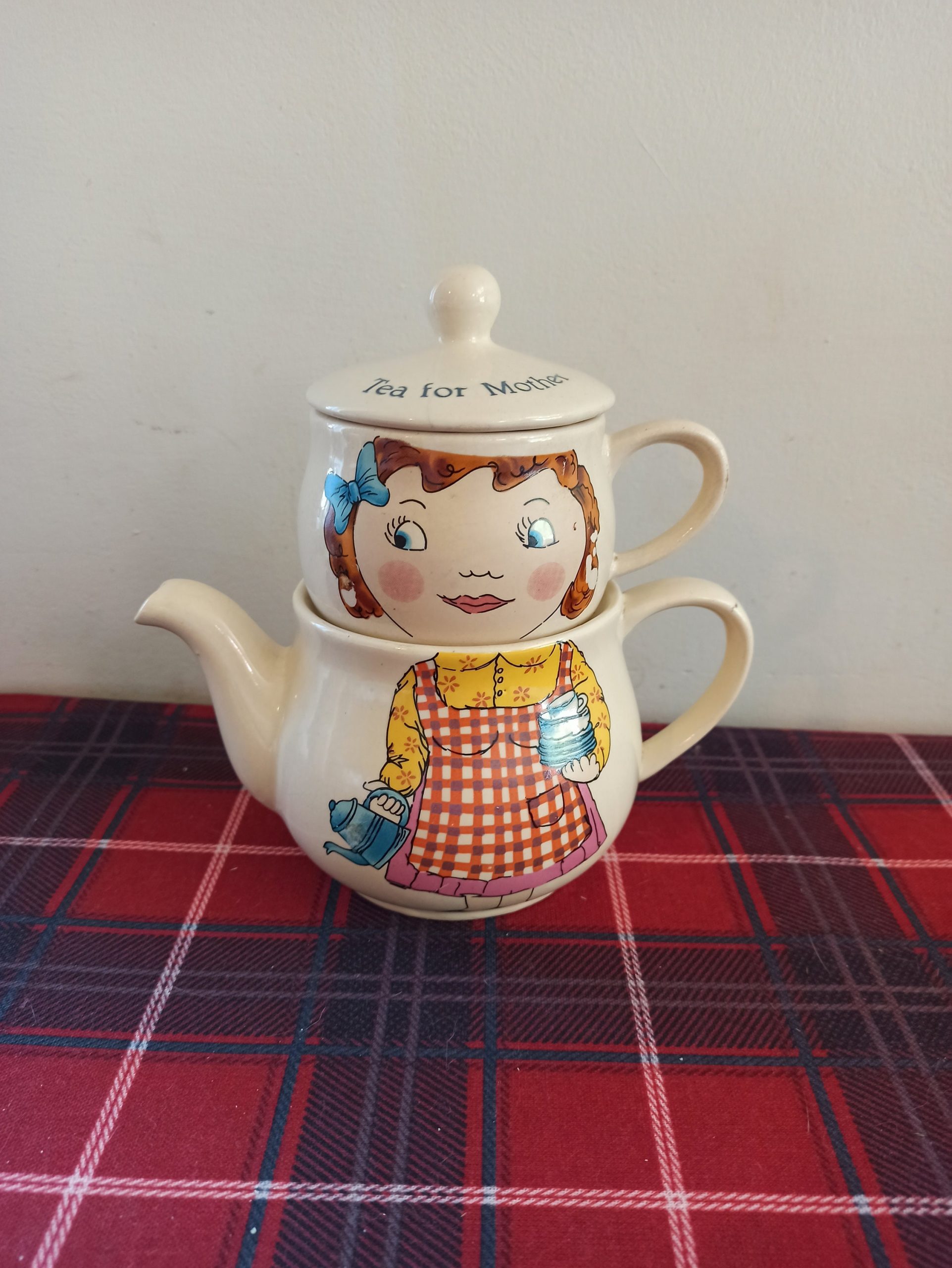 Vintage Novelty Teapot, 'Tea For Mother'.