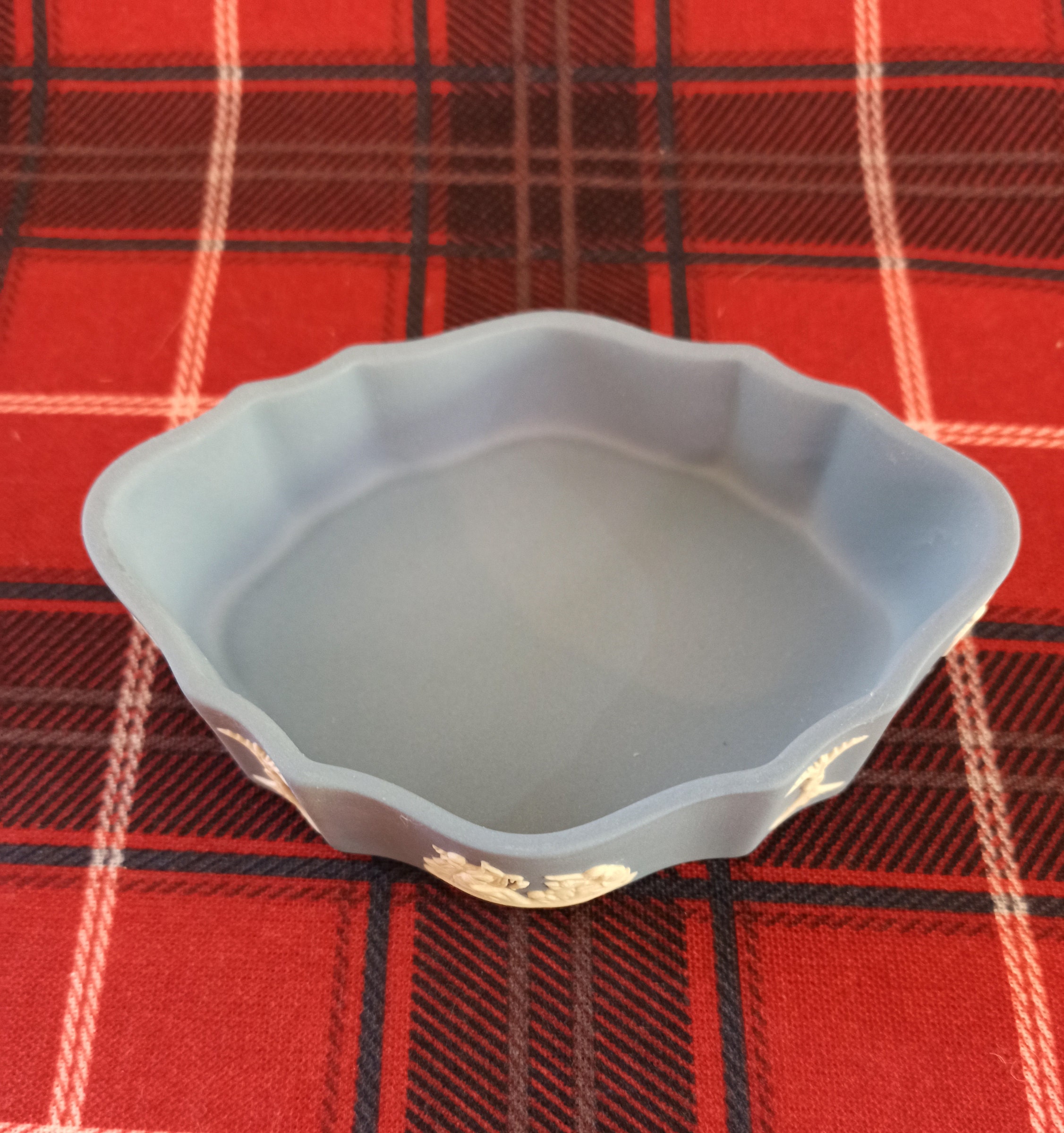 Wedgwood Blue And White, Oval Jasperware Jewellery / Trinket Box. Very Good Condition. - Image 5