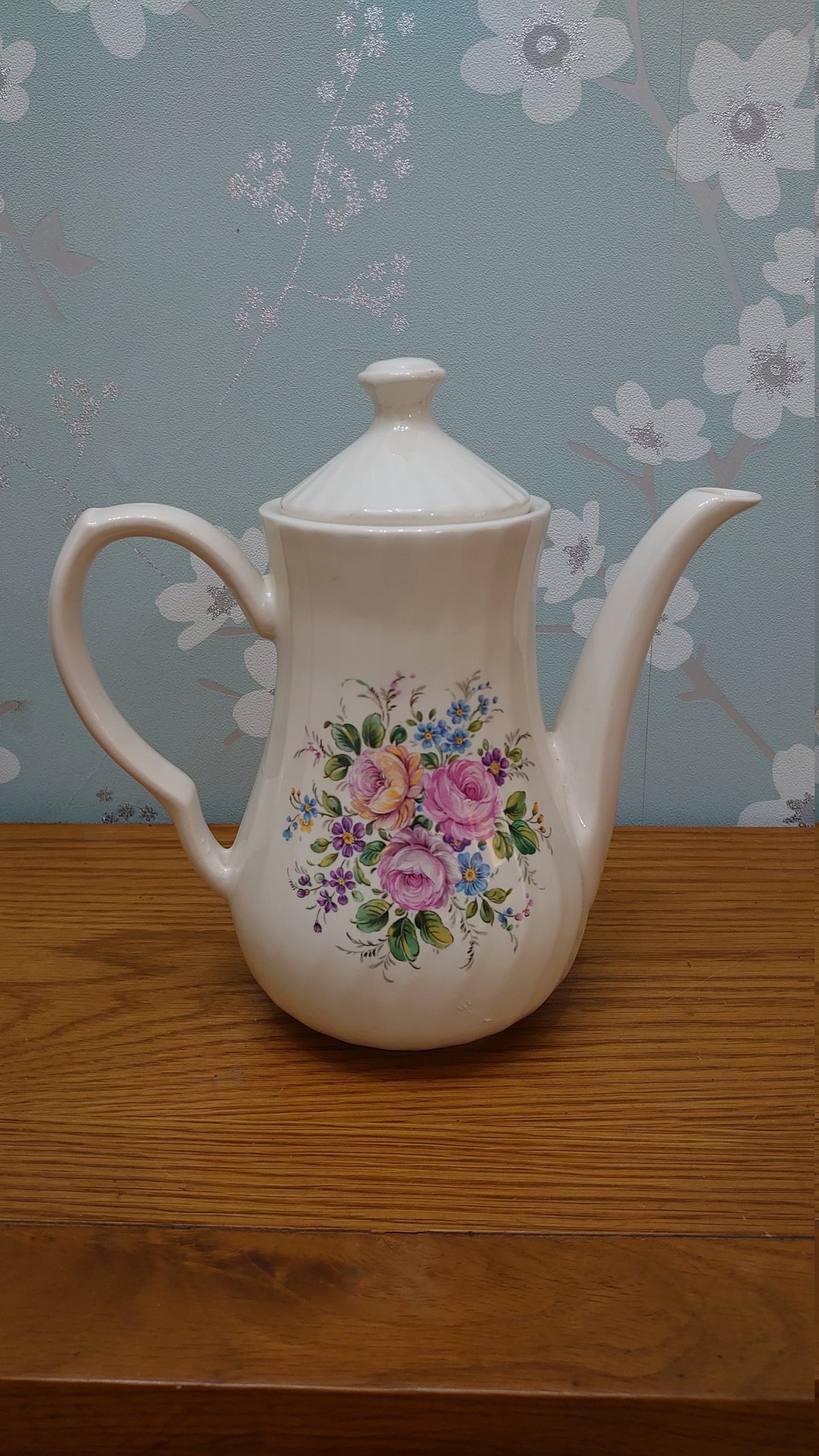 Large Vintage Decorative Floral Teapot - Scalloped/Waved Ceramic Pattern - 22.5cm tall - Good Condition - Image 2