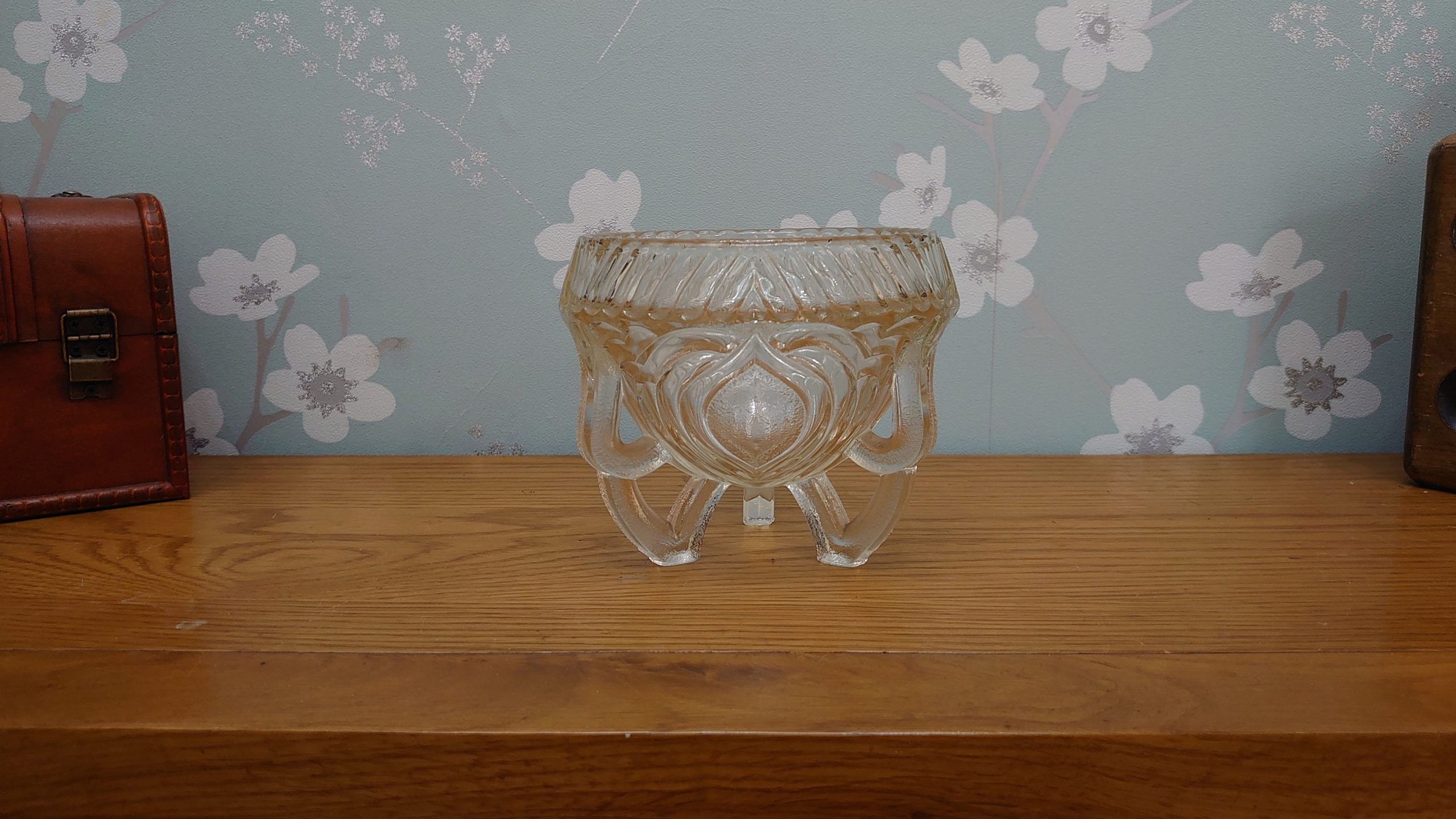 Medium-Sized Heavy Tripod Glass Nut or Pot Pourri Bowl - 1950s - Very Good Condition! Retro Glassware - Image 2