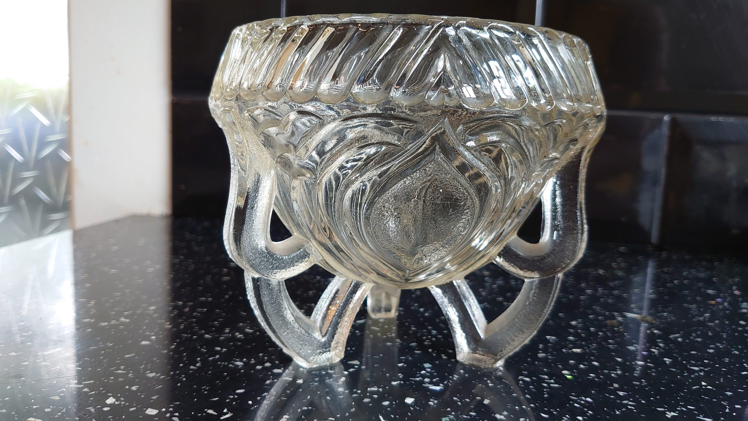 Medium-Sized Heavy Tripod Glass Nut or Pot Pourri Bowl - 1950s - Very Good Condition! Retro Glassware - Image 6
