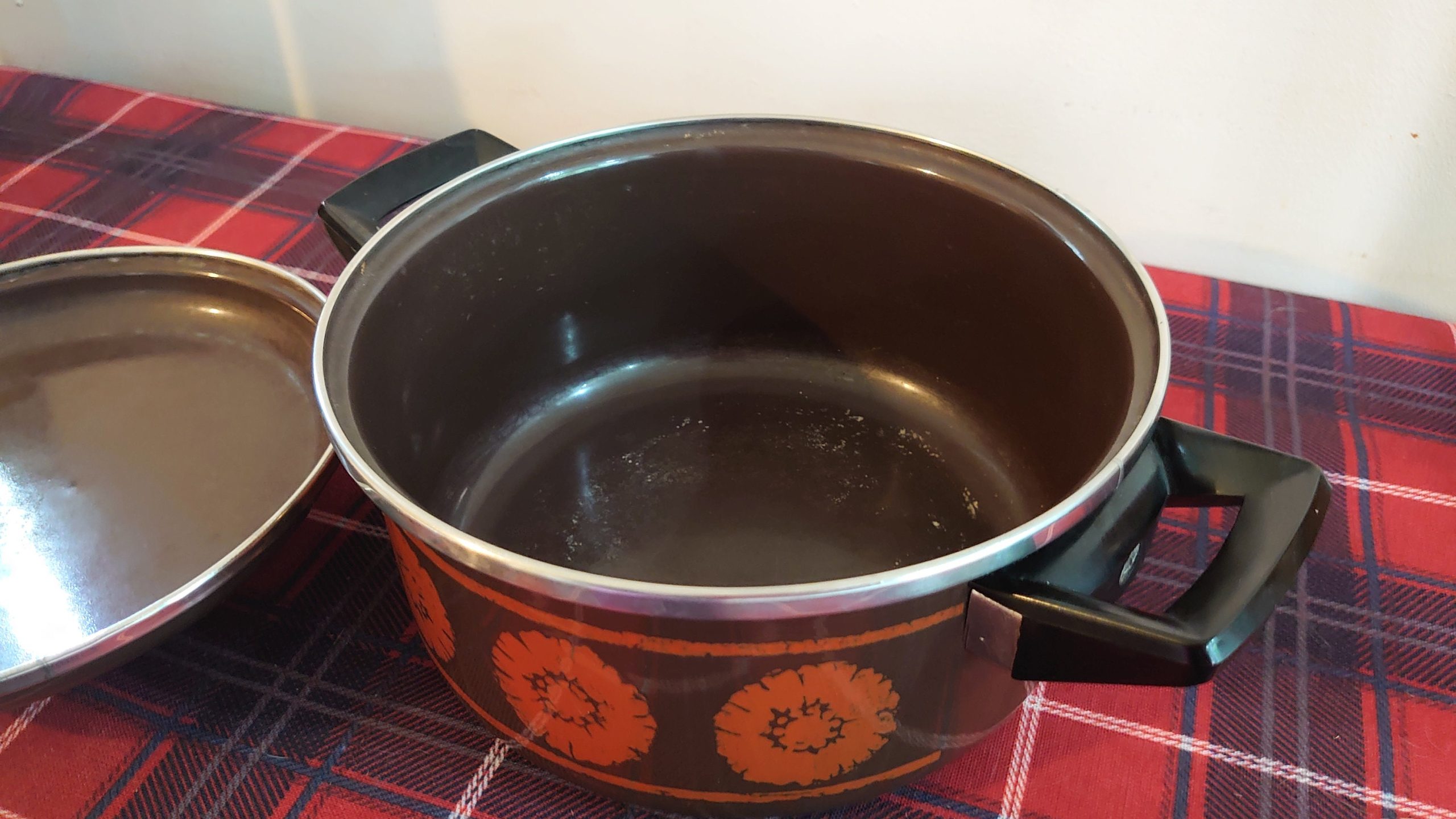 Retro 1970s Casserole Pot or Two Handled Saucepan - Good Condition - Vintage Kitchenware - Image 7