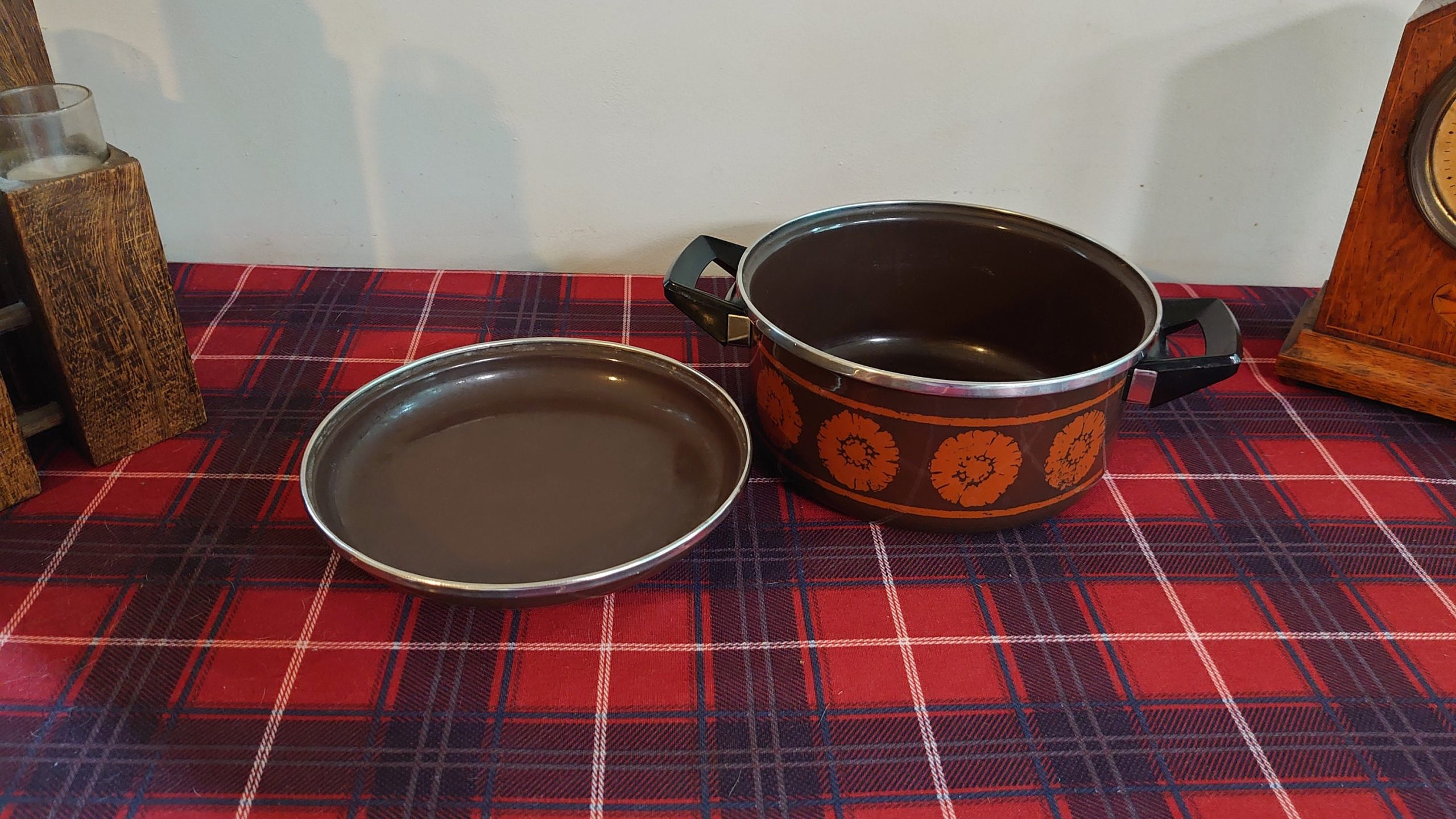Retro 1970s Casserole Pot or Two Handled Saucepan - Good Condition - Vintage Kitchenware - Image 5