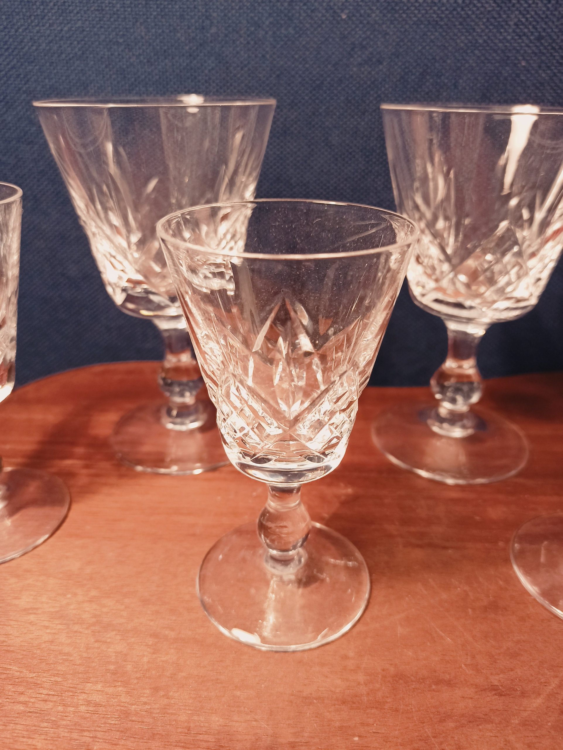Vintage collection of 3 Sherry and 2 Port Glasses. Very Good Condition. - Image 4