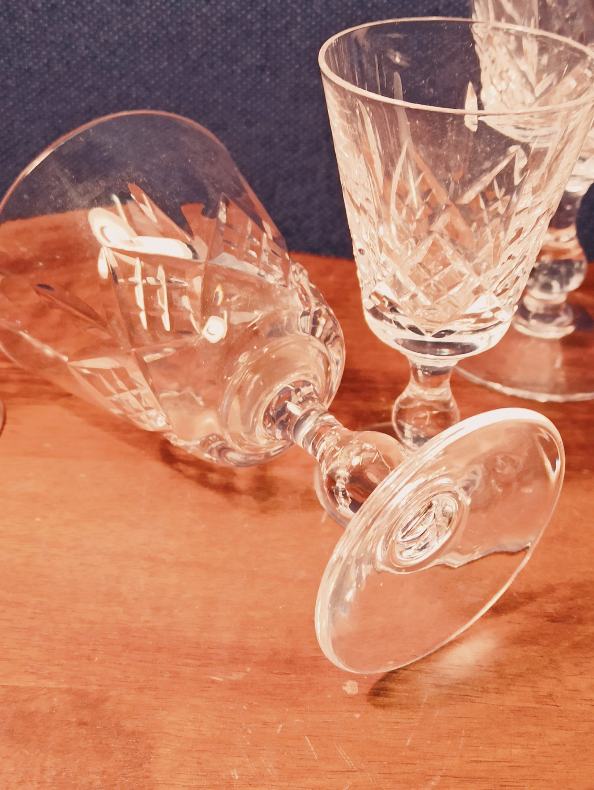 Vintage collection of 3 Sherry and 2 Port Glasses. Very Good Condition. - Image 7