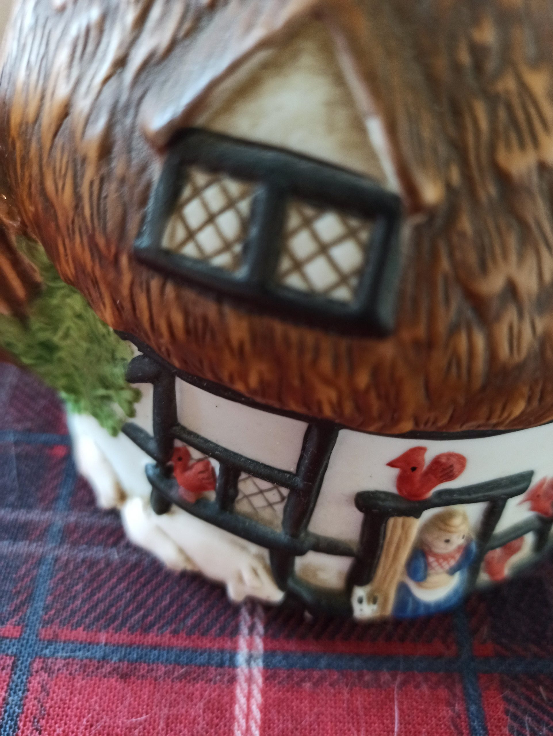 Vintage Fine China Novelty Teapot. Cottages, Christopher Wren. Made by Staffordshire Tableware, England. Very Good Condition. - Image 4