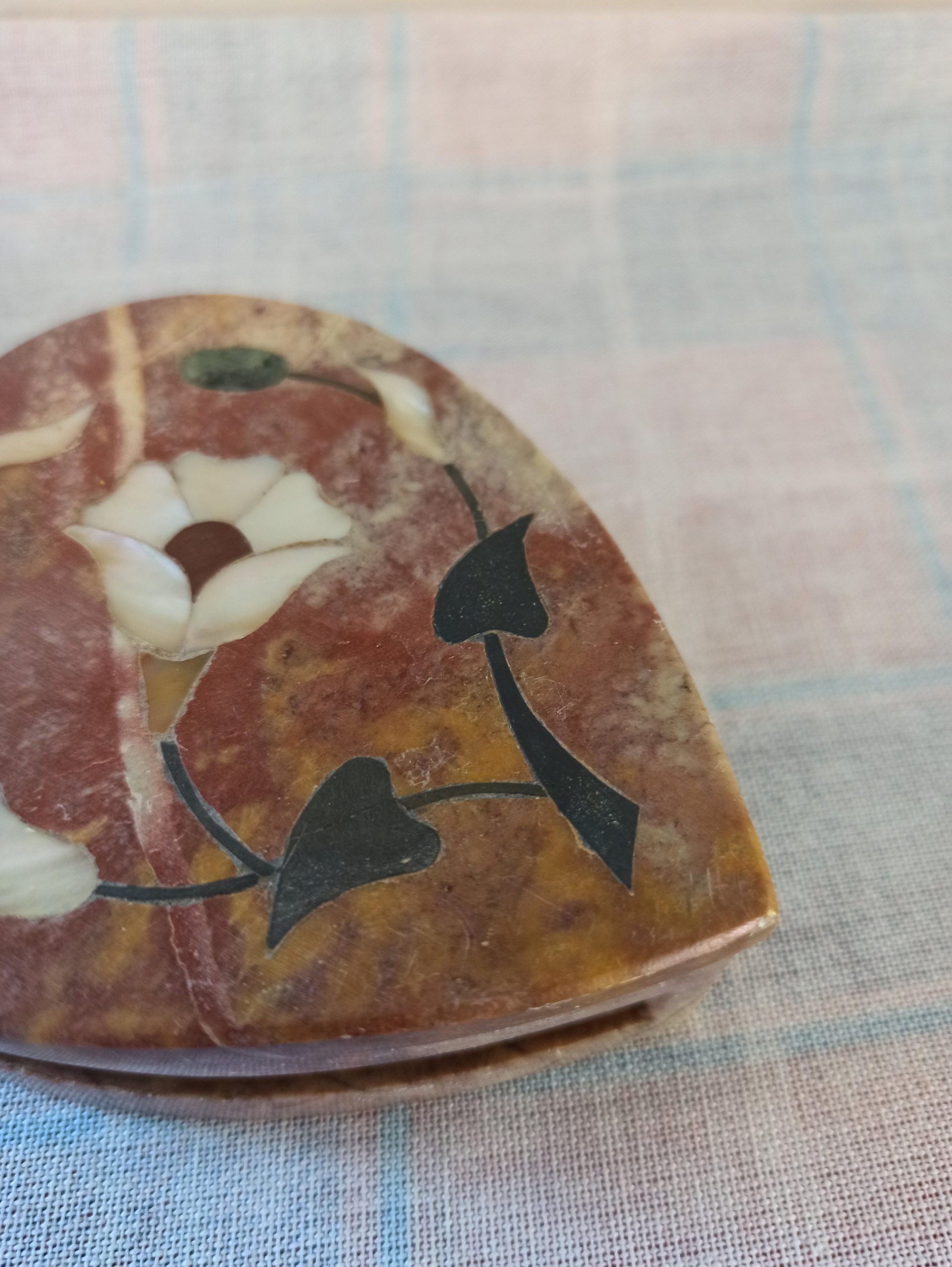 Indian or African Carved Stone Heart Shaped Trinket Box With Inlayed Mother Of Pearl. - Image 3