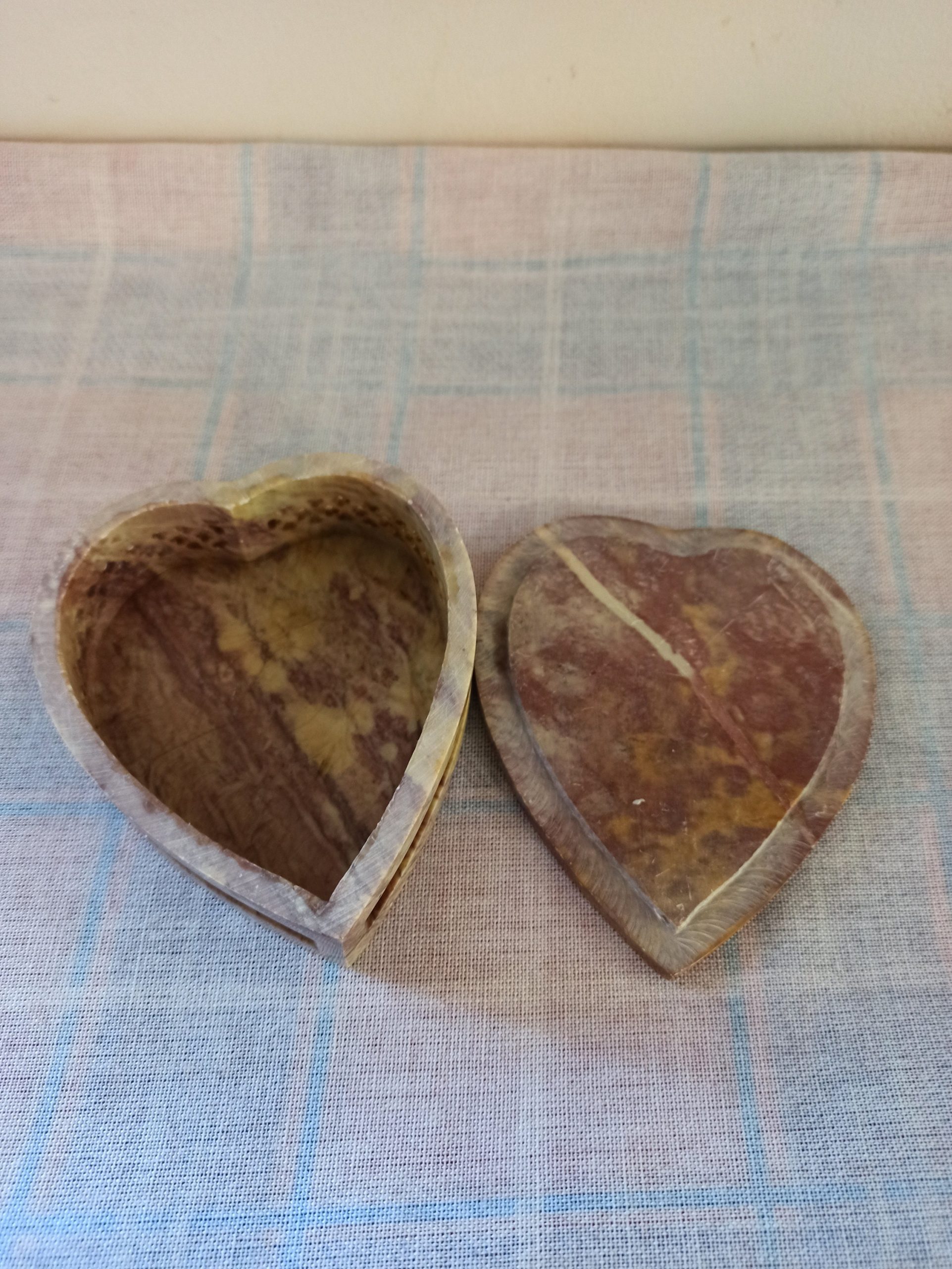 Indian or African Carved Stone Heart Shaped Trinket Box With Inlayed Mother Of Pearl. - Image 4