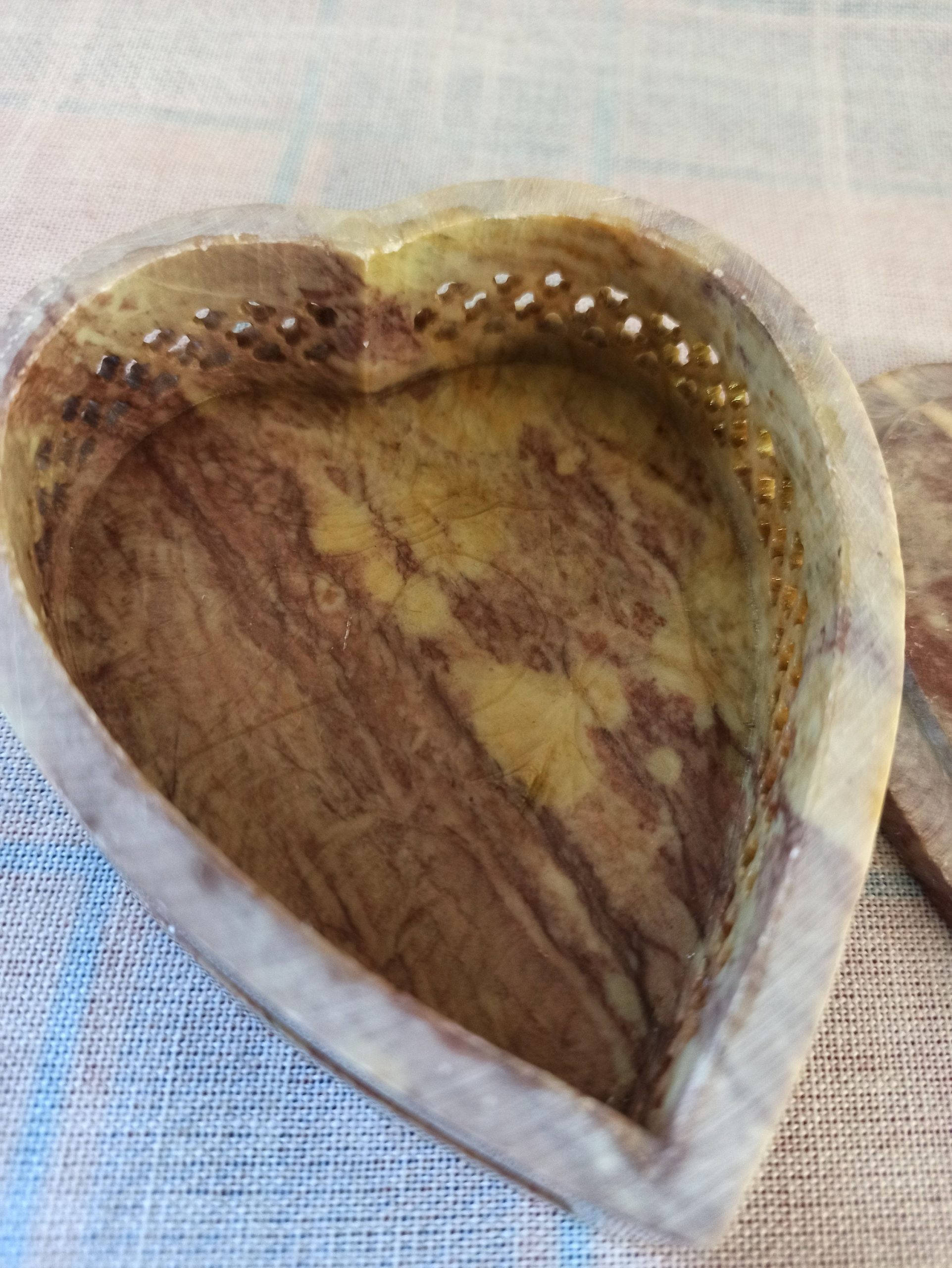 Indian or African Carved Stone Heart Shaped Trinket Box With Inlayed Mother Of Pearl. - Image 5
