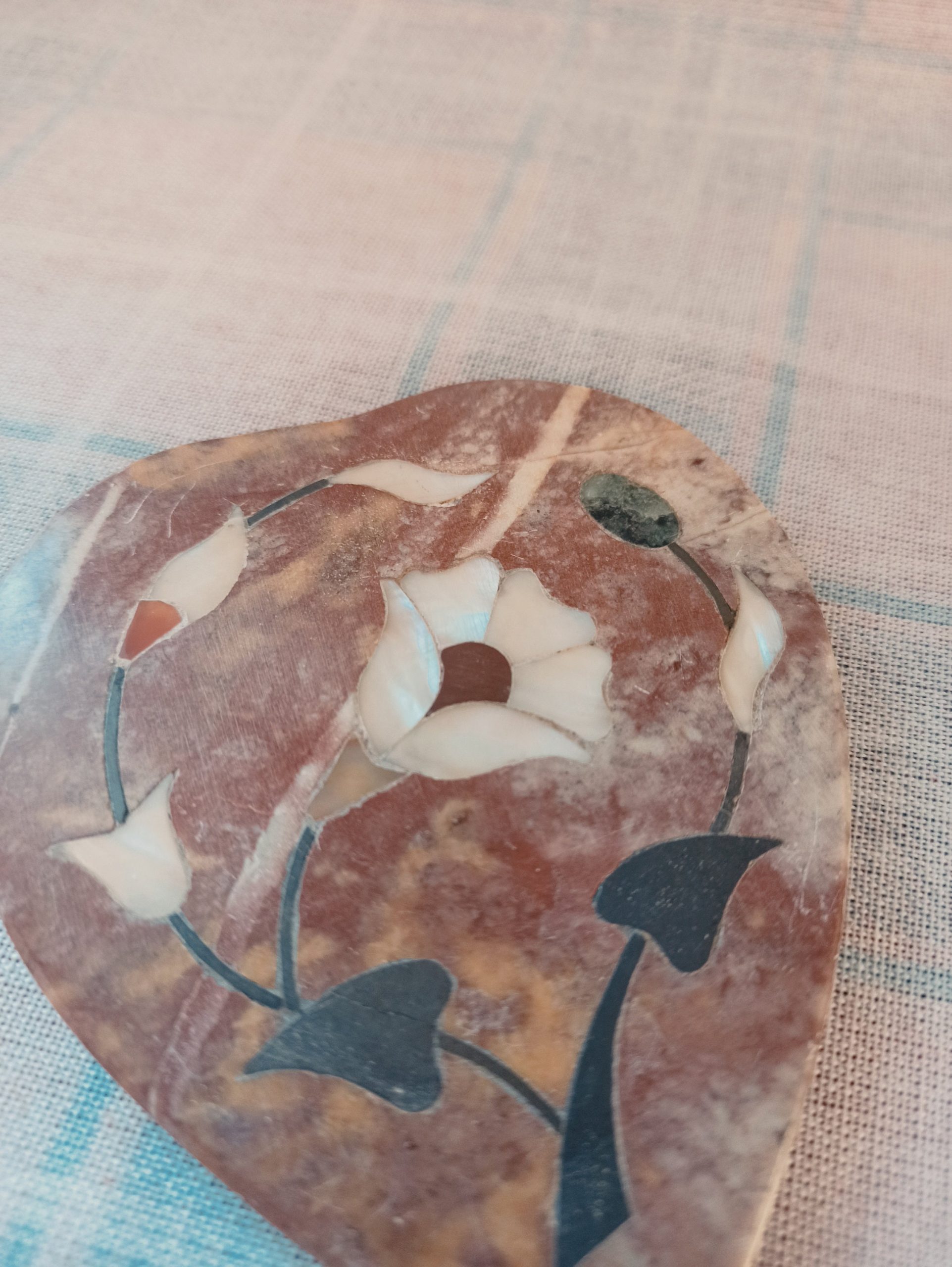 Indian or African Carved Stone Heart Shaped Trinket Box With Inlayed Mother Of Pearl. - Image 9