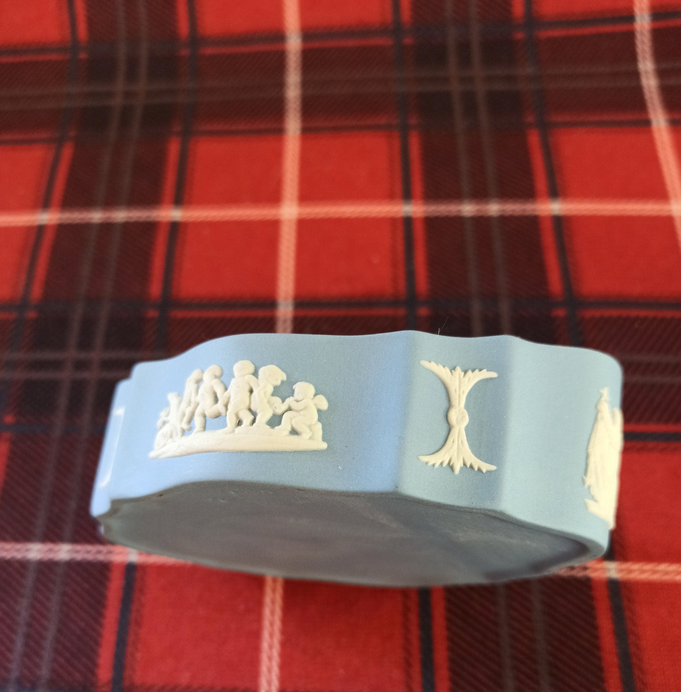 Wedgwood Blue And White, Oval Jasperware Jewellery / Trinket Box. Very Good Condition. - Image 8