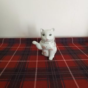 Vintage Chinese Lucky Cat Novelty Teapot. Very Good Condition.