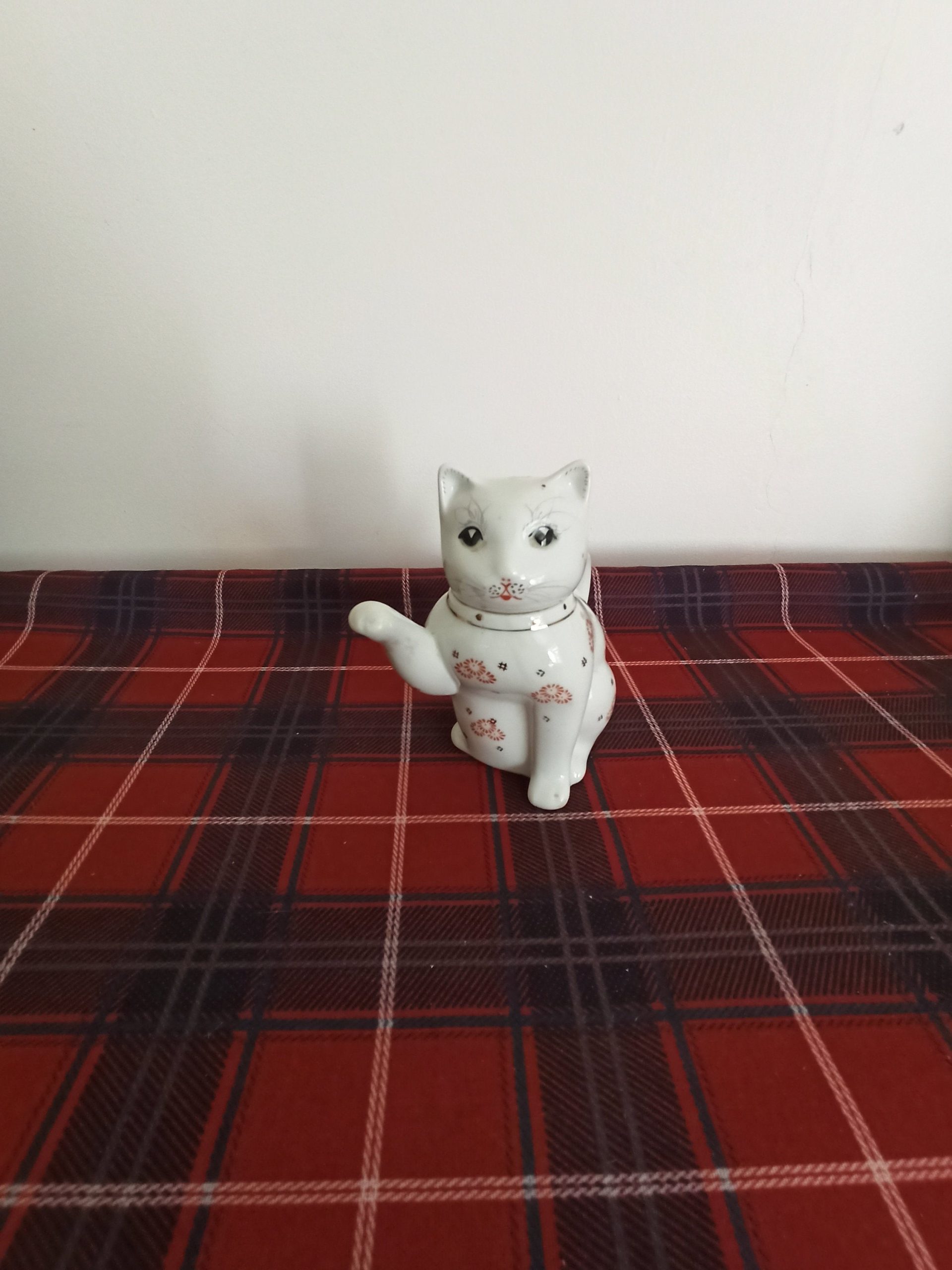 Vintage Chinese Lucky Cat Novelty Teapot. Very Good Condition.
