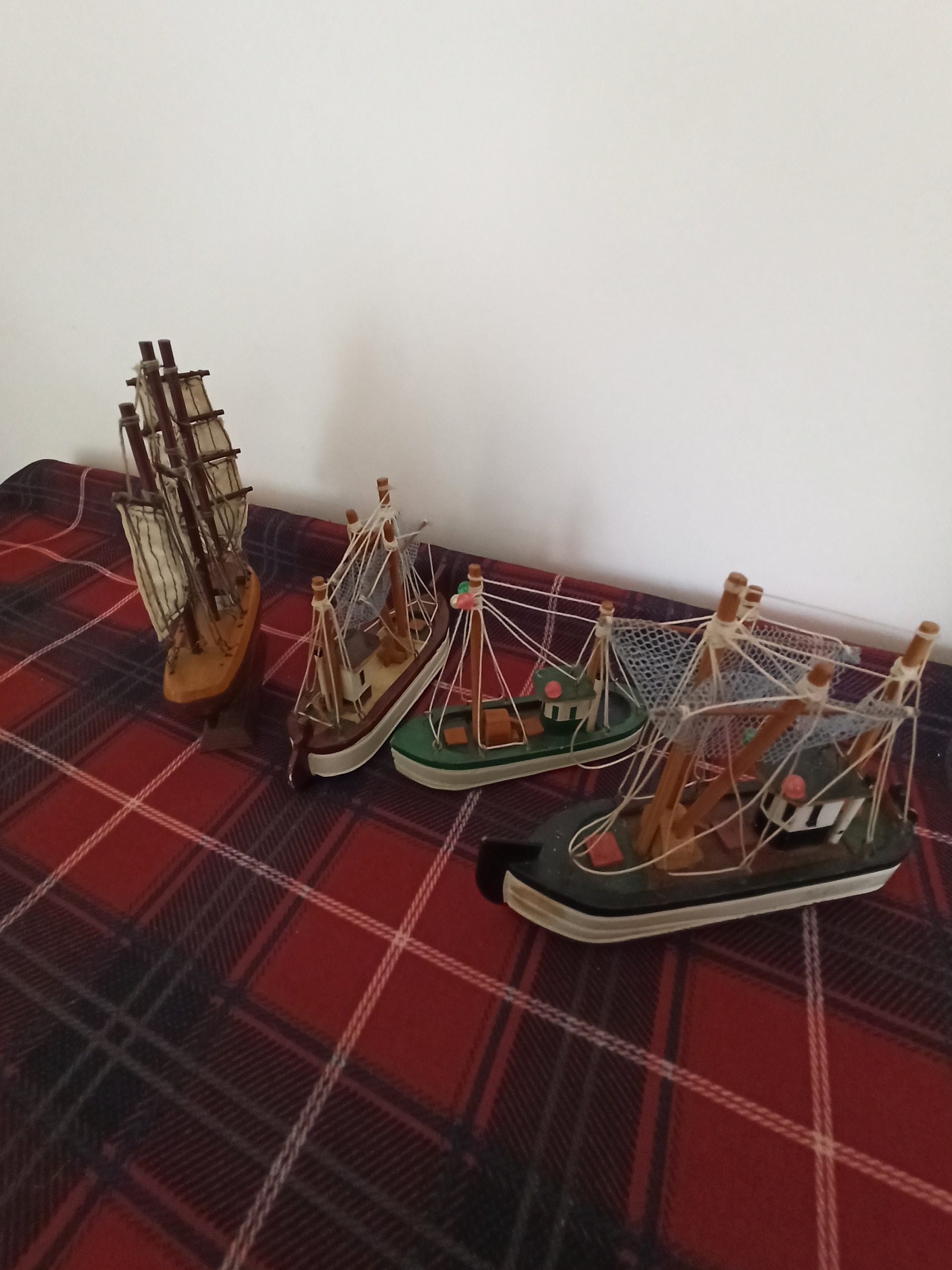 Set of 4 Model Sailing Ships. Good Condition. - Image 10