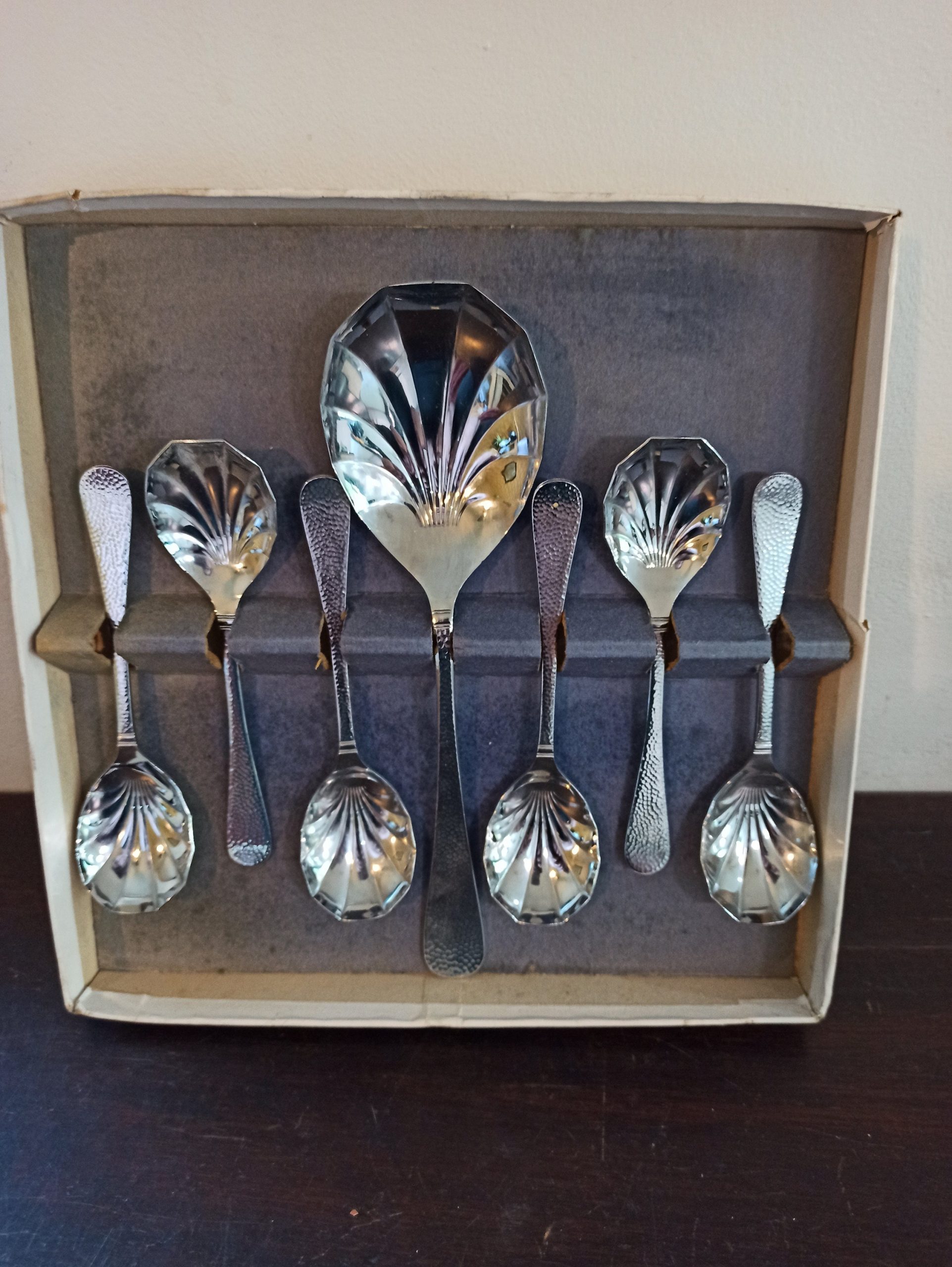 1950s Set of 6 Dessert Spoon And 1 Serving Spoon. Unused. Very Good condition.