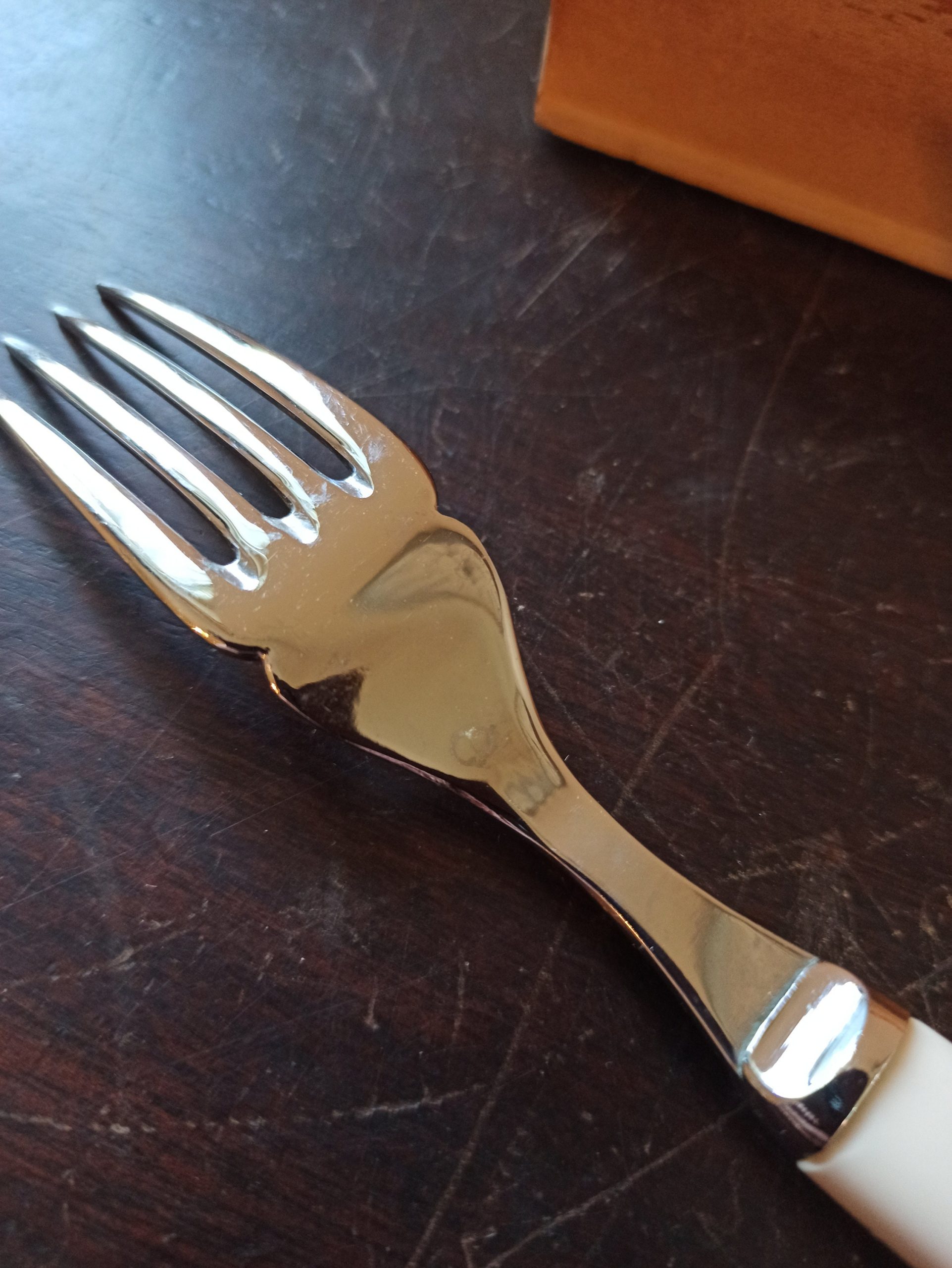 Vintage Set of 6 Fish Forks and 6 Fish Knives. Chrome Plated on Nickel. Made In Sheffield. Very Good Condition. - Image 6