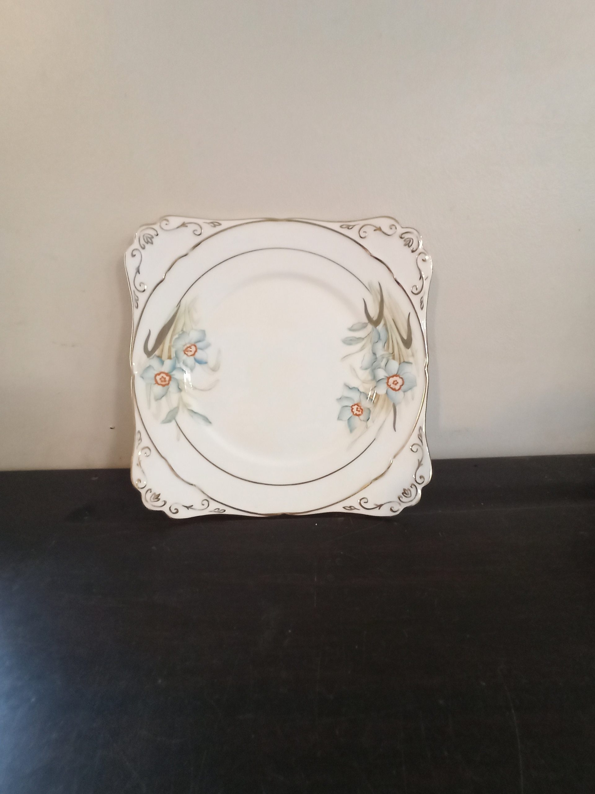 Narcissus Flower Decorative Plate. Made in Staffordshire England - Very Good Condition! - Image 2